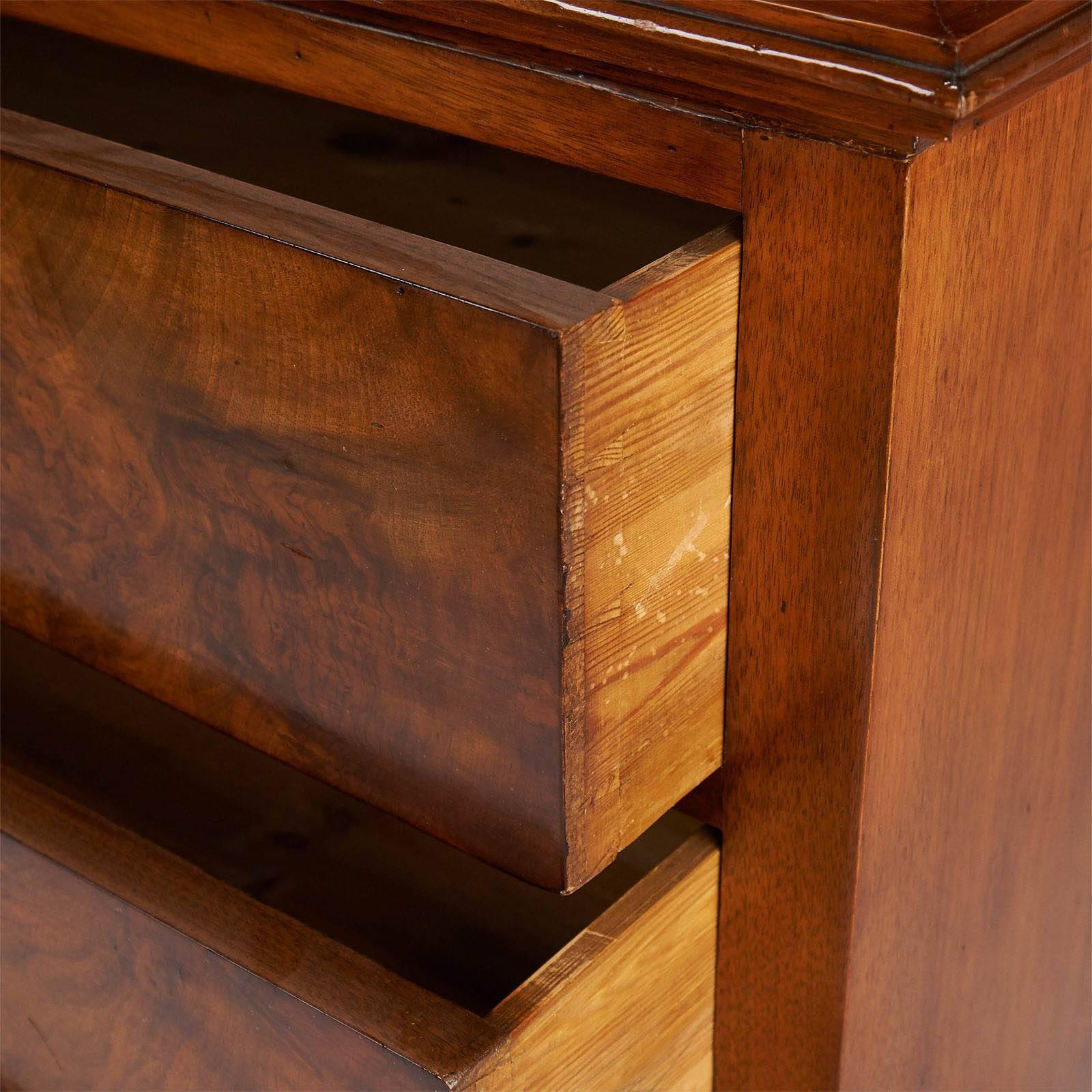 Swedish Biedermeier Chest of Drawers in Burled Elm, circa 1850 4