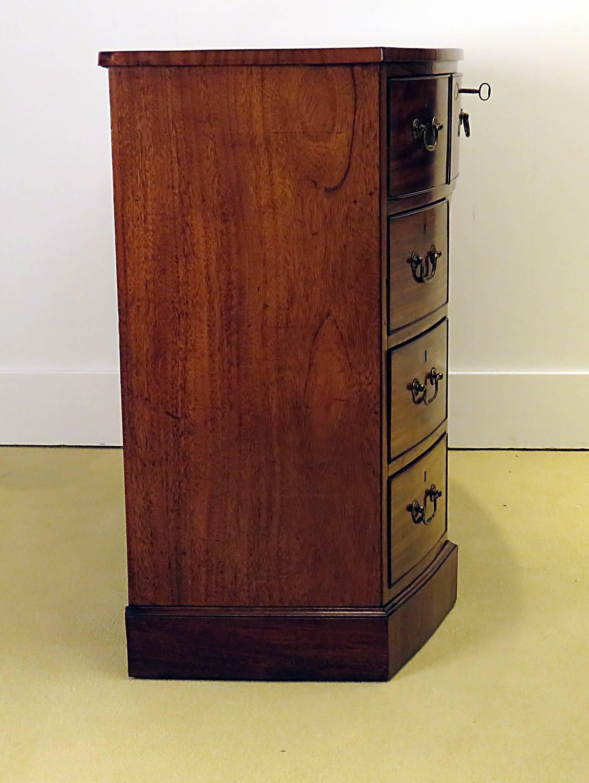 George III Georgian Small Bow Front Sideboard or Brandy Board, England, circa 1790