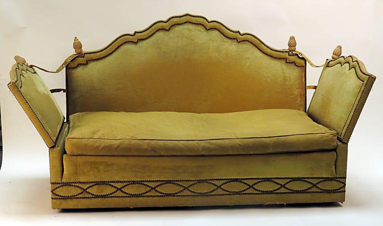 Clic Vintage Knole Sofa Us Circa 1950s 1960s At 1stdibs This Is A Very Famous Design For Sofa Made First Knole House In England