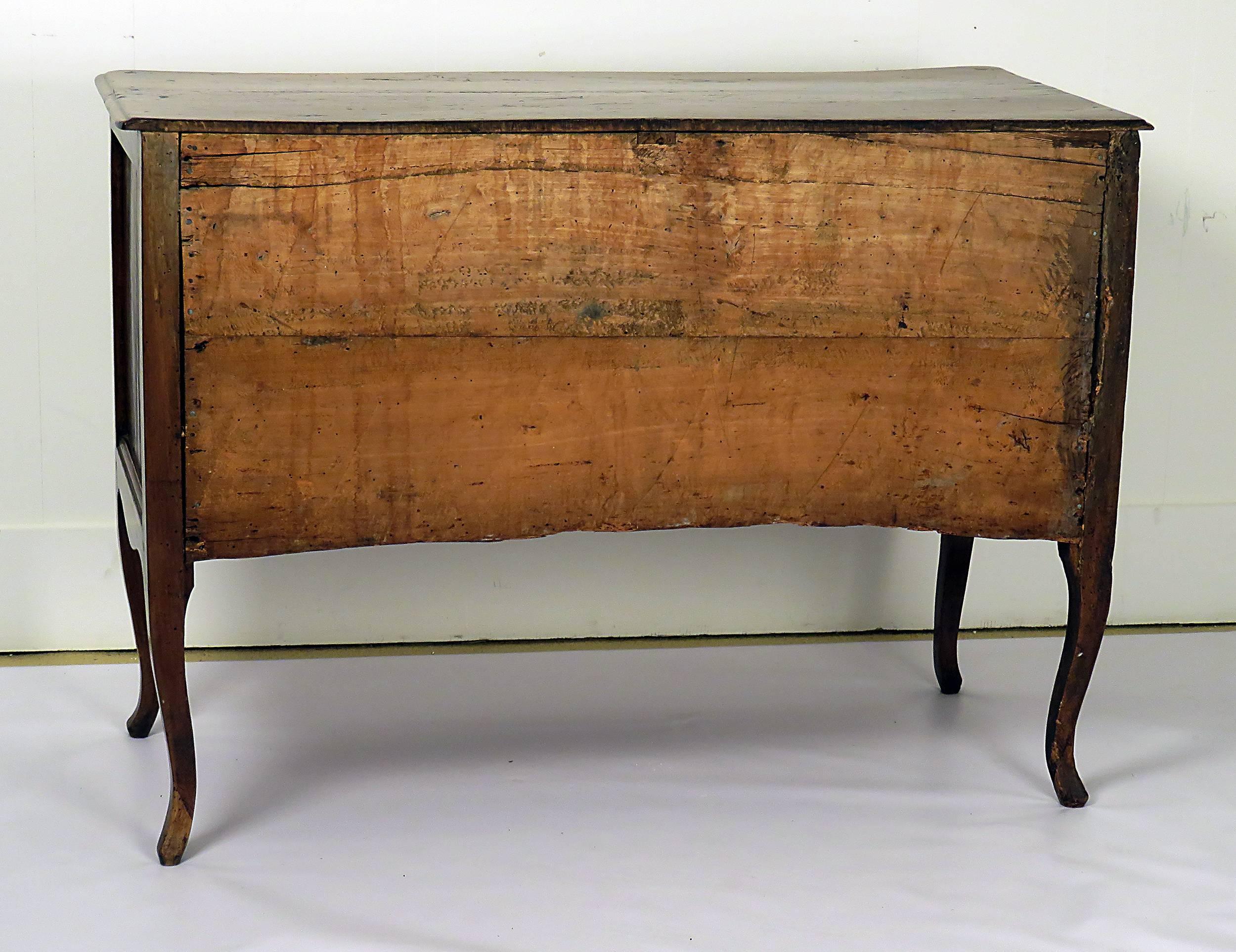 Walnut Italian Serpentine Commode, circa 1800