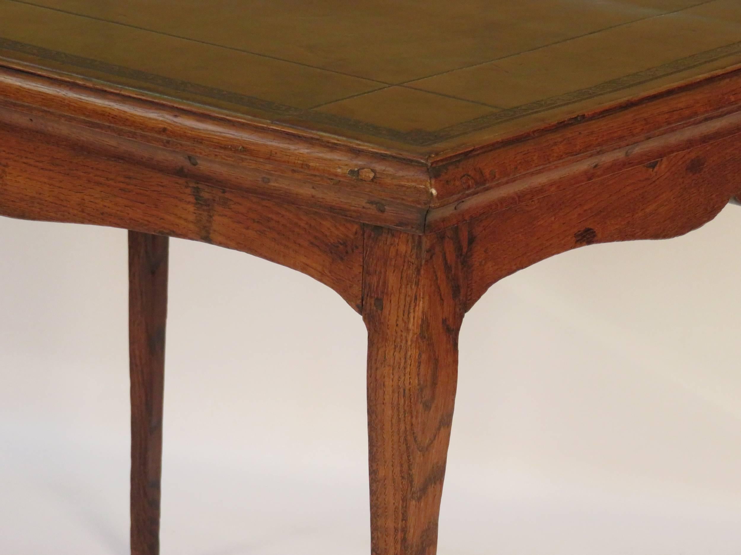 Louis XVI French Oak Game Table with a Leather Top, circa 1780 In Good Condition In San Francisco, CA