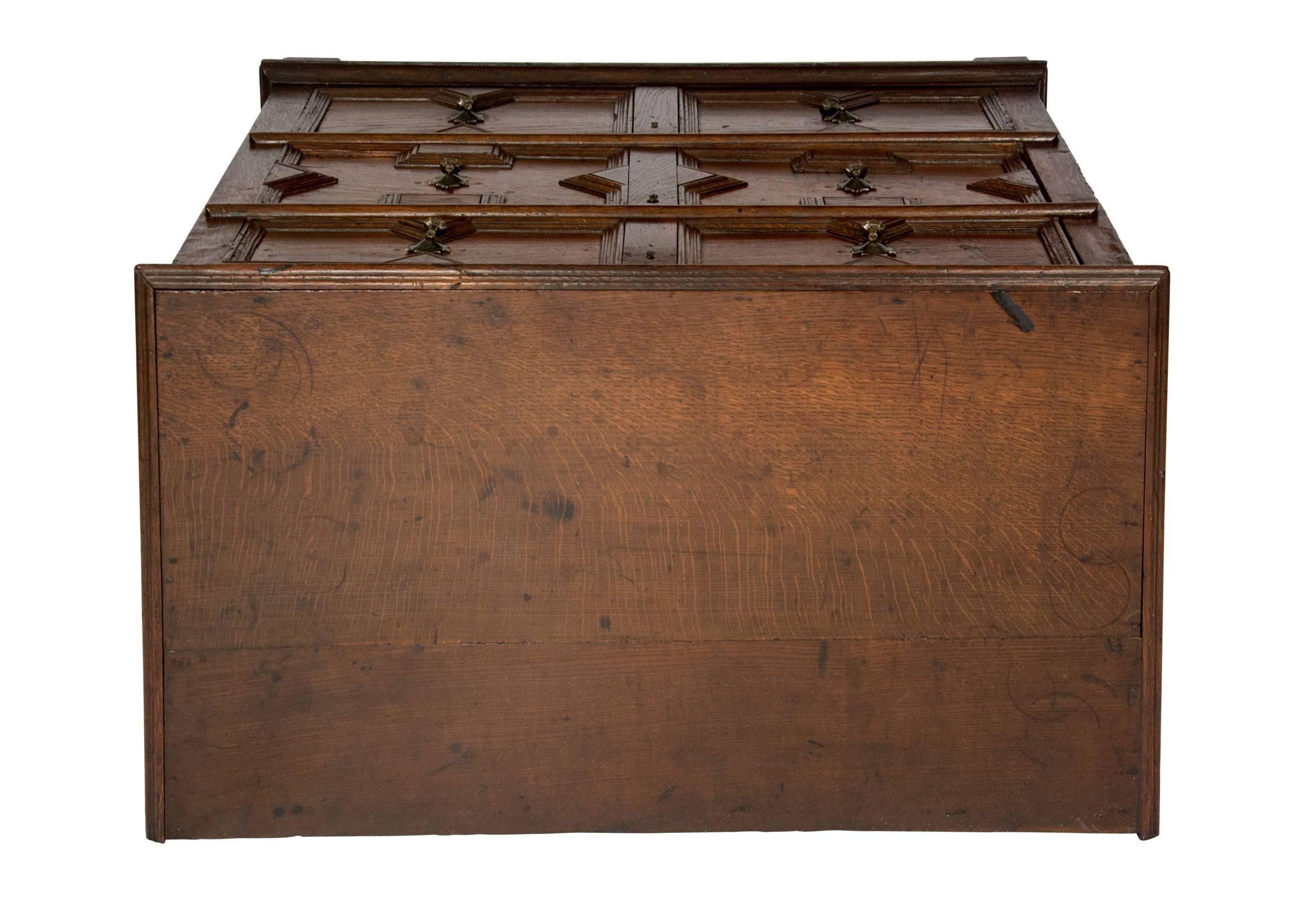 English Oak Chest of Drawers, England, 1680 In Good Condition In San Francisco, CA