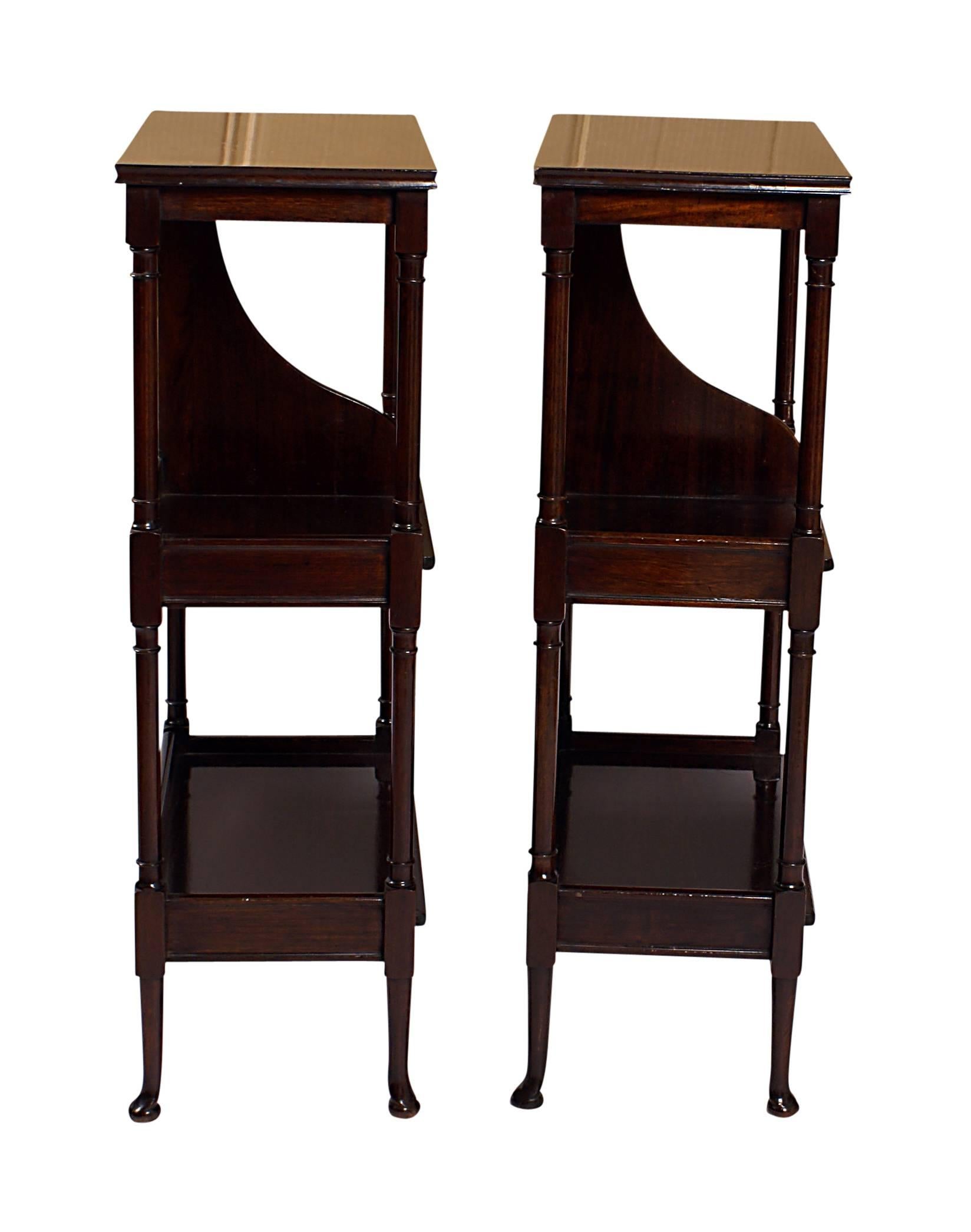 Great Britain (UK) Elegant Pair of English Mahogany Standing Shelves, circa 1870