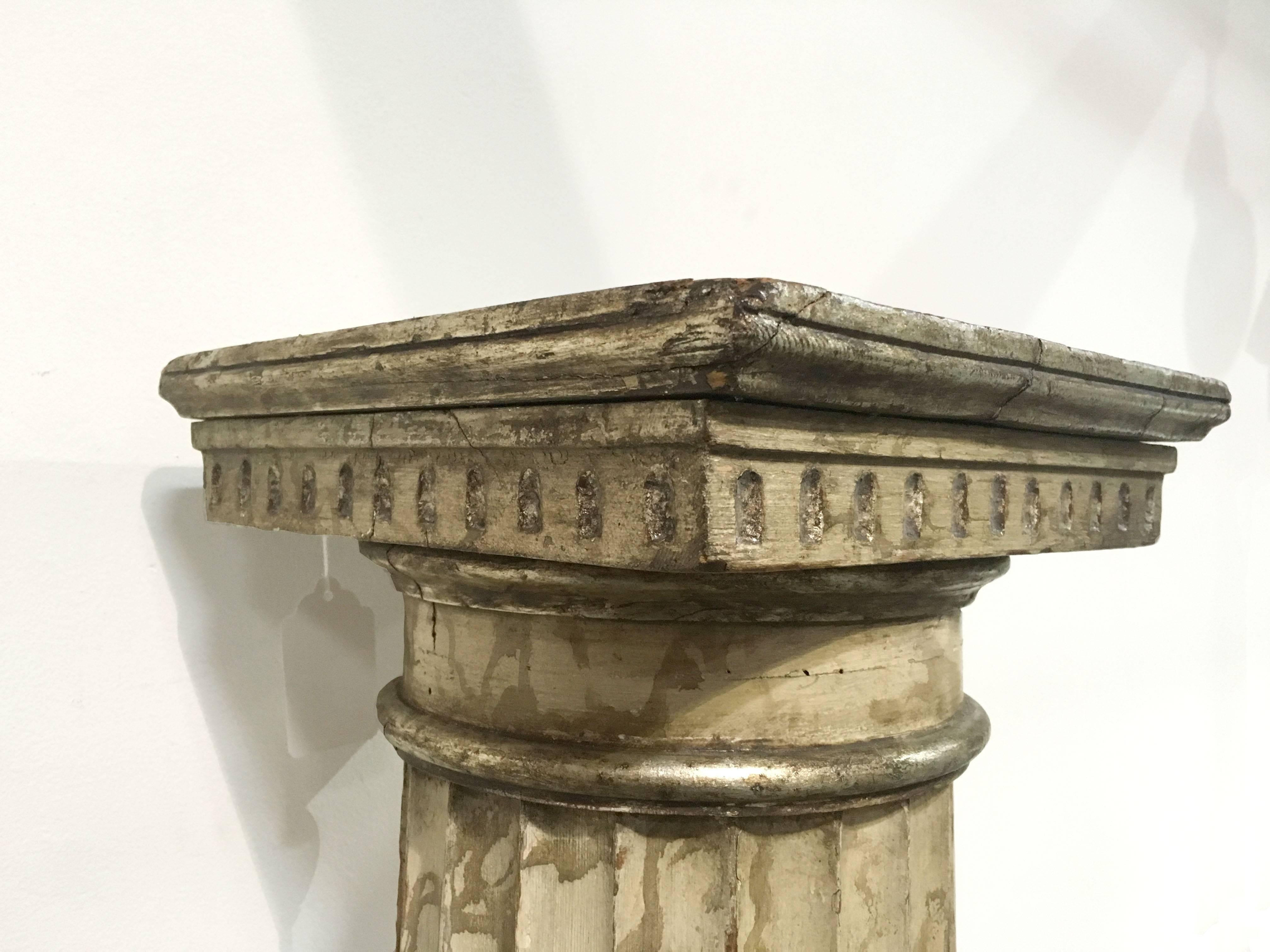 Late 18th Pair of Italian Neoclassical Parcel-Gilt and Faux Marble Doric Columns In Good Condition In Larkspur, CA