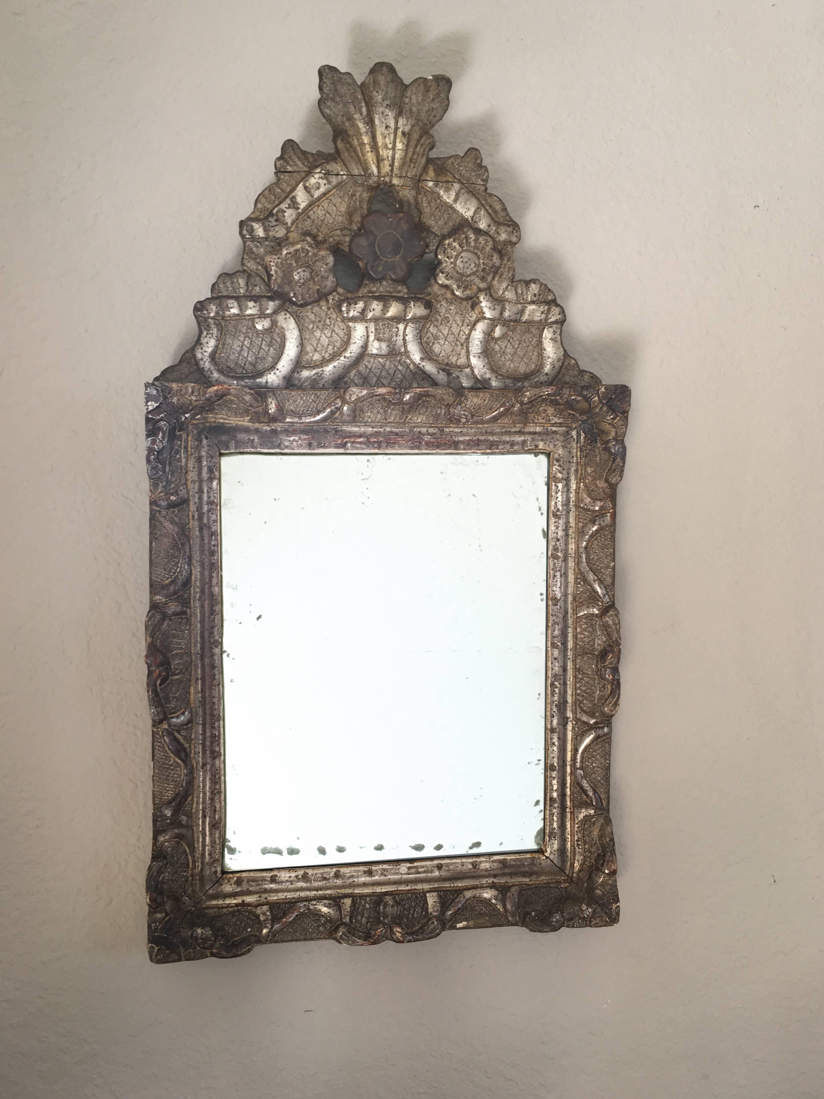 Early 18th Century French Regence Giltwood Mirror 4