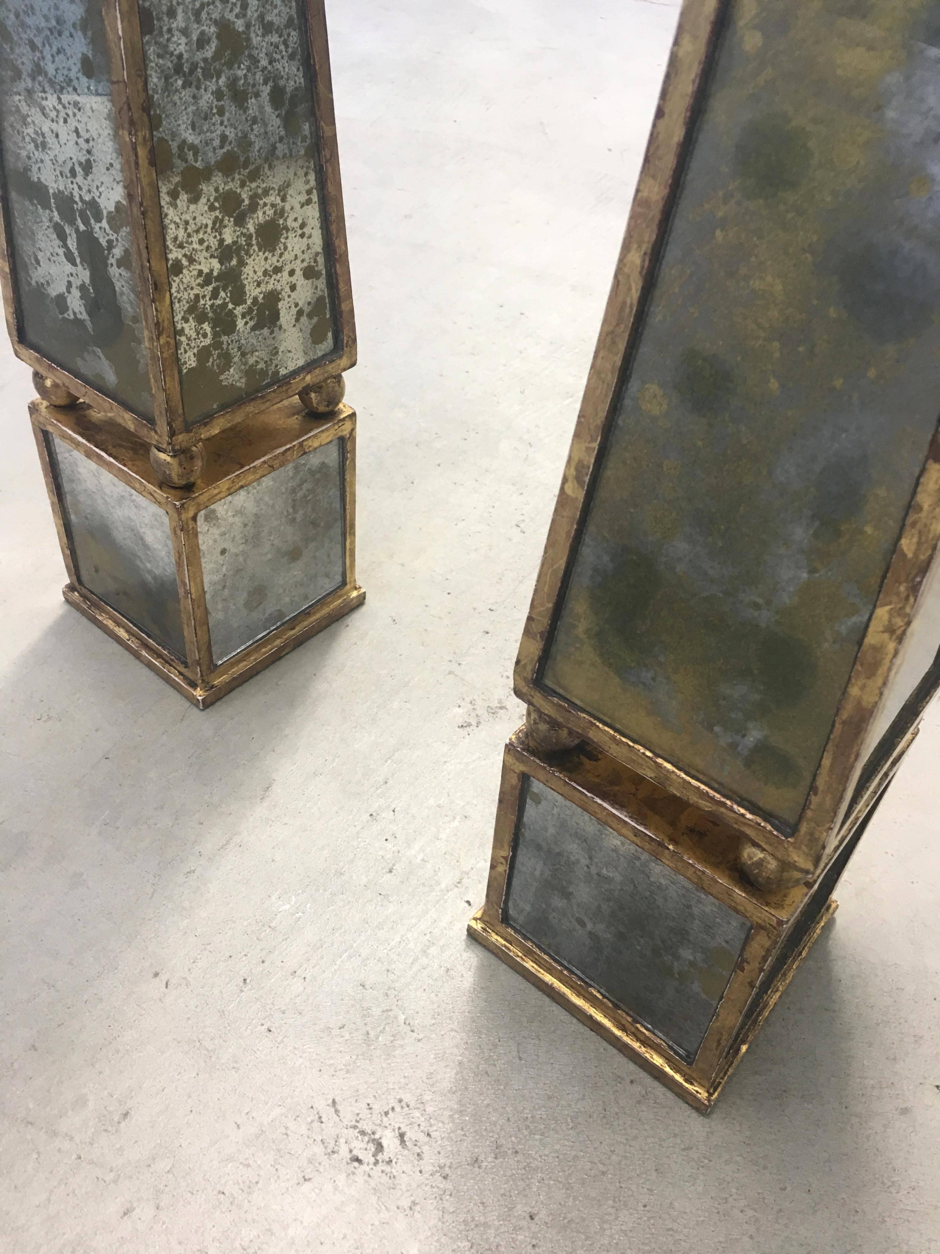 Pair of Classic Antique Gold Mirror Obelisks with Rubbed Gold Leaf Armature In Good Condition In Larkspur, CA