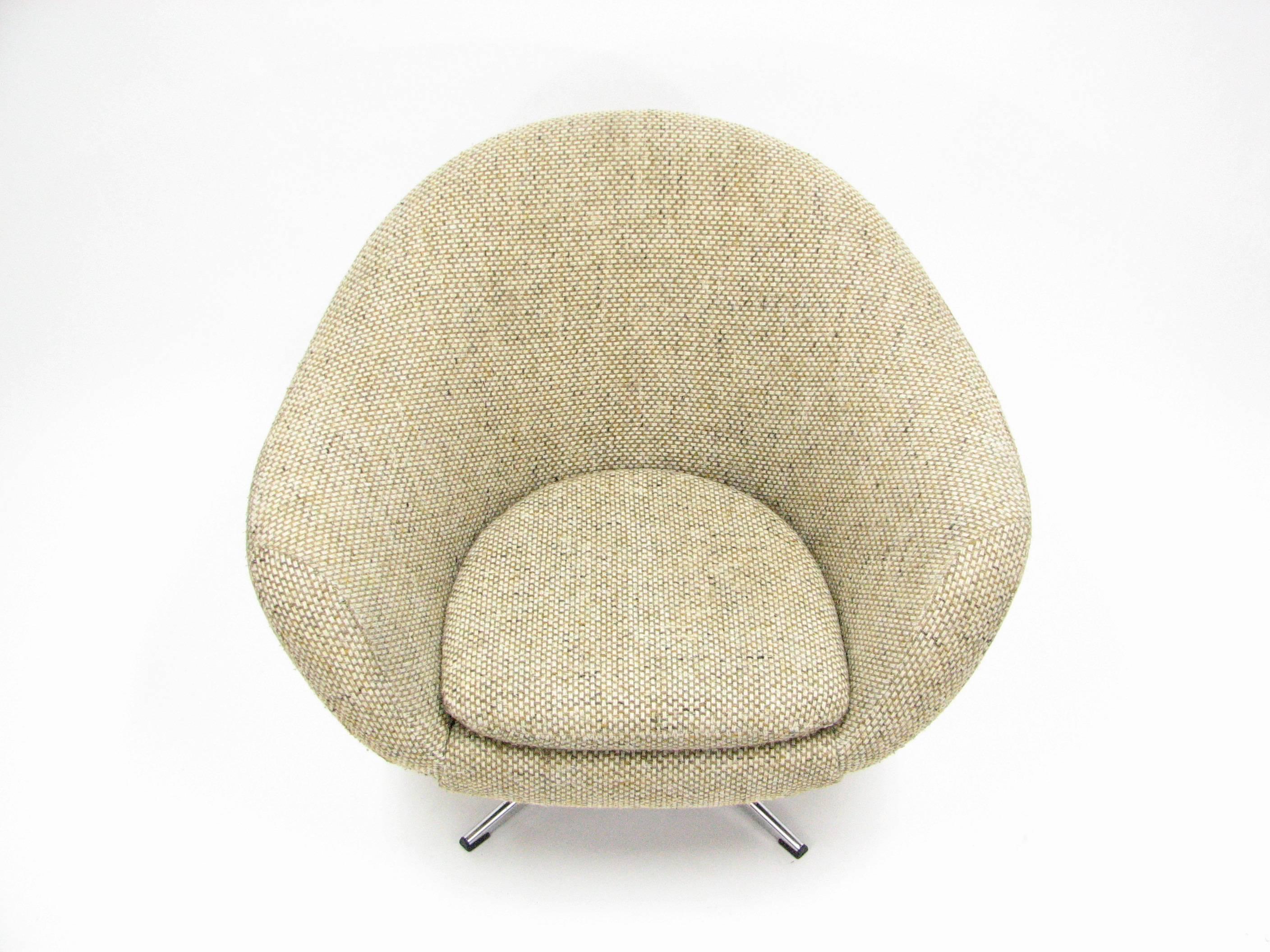 Late 20th Century Overman Swivel Chair in Original 1970s Beautiful Tweed Upholstery