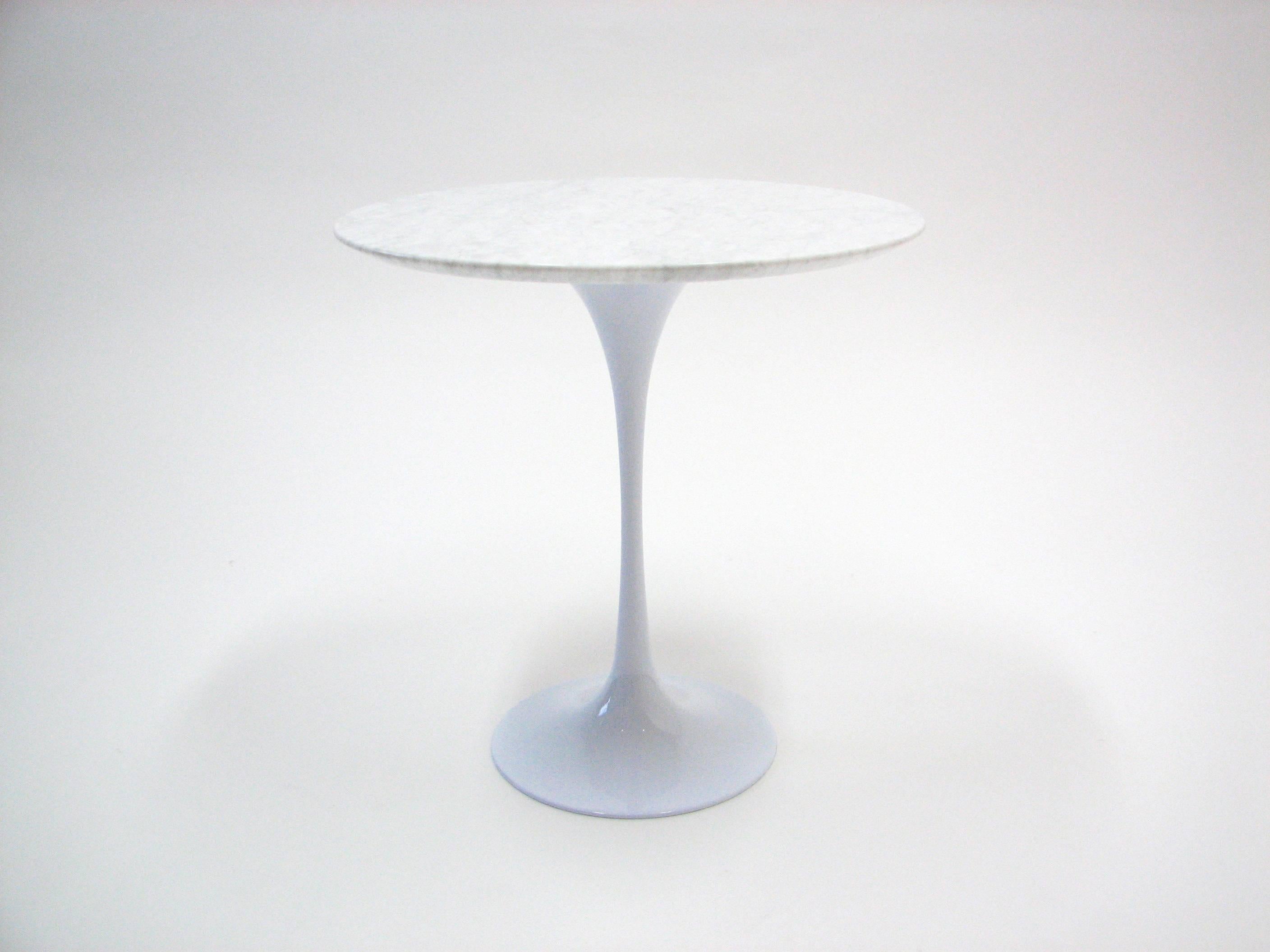 Enameled Carrara Marble Tulip Side Table in the Manner of Eero Saarinen For Sale