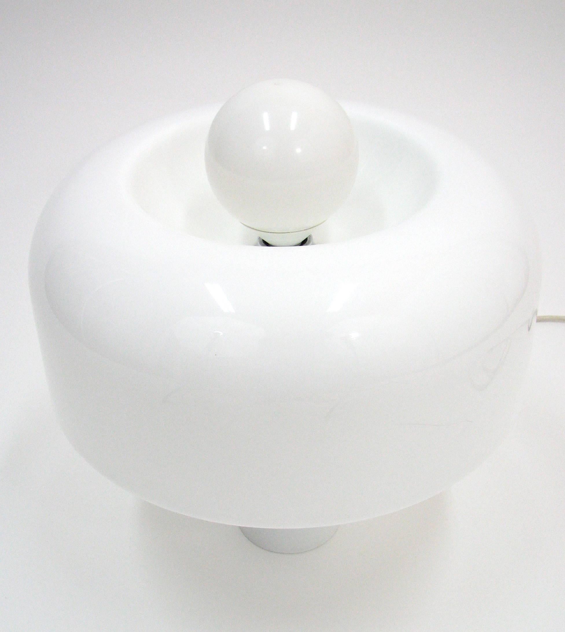A rare all-white Brumbury table lamp designed by Luigi Massoni for Harvey Guzzini.

Four-light sources - top globe bulb socket and three smaller bulb sockets under the shade. European plug. Requires a simple plug converter (readily available from