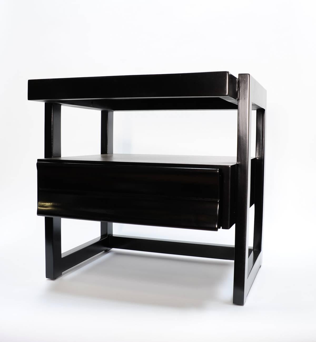 Mid-Century Modern Pair of Paul Laszlo Nightstands 