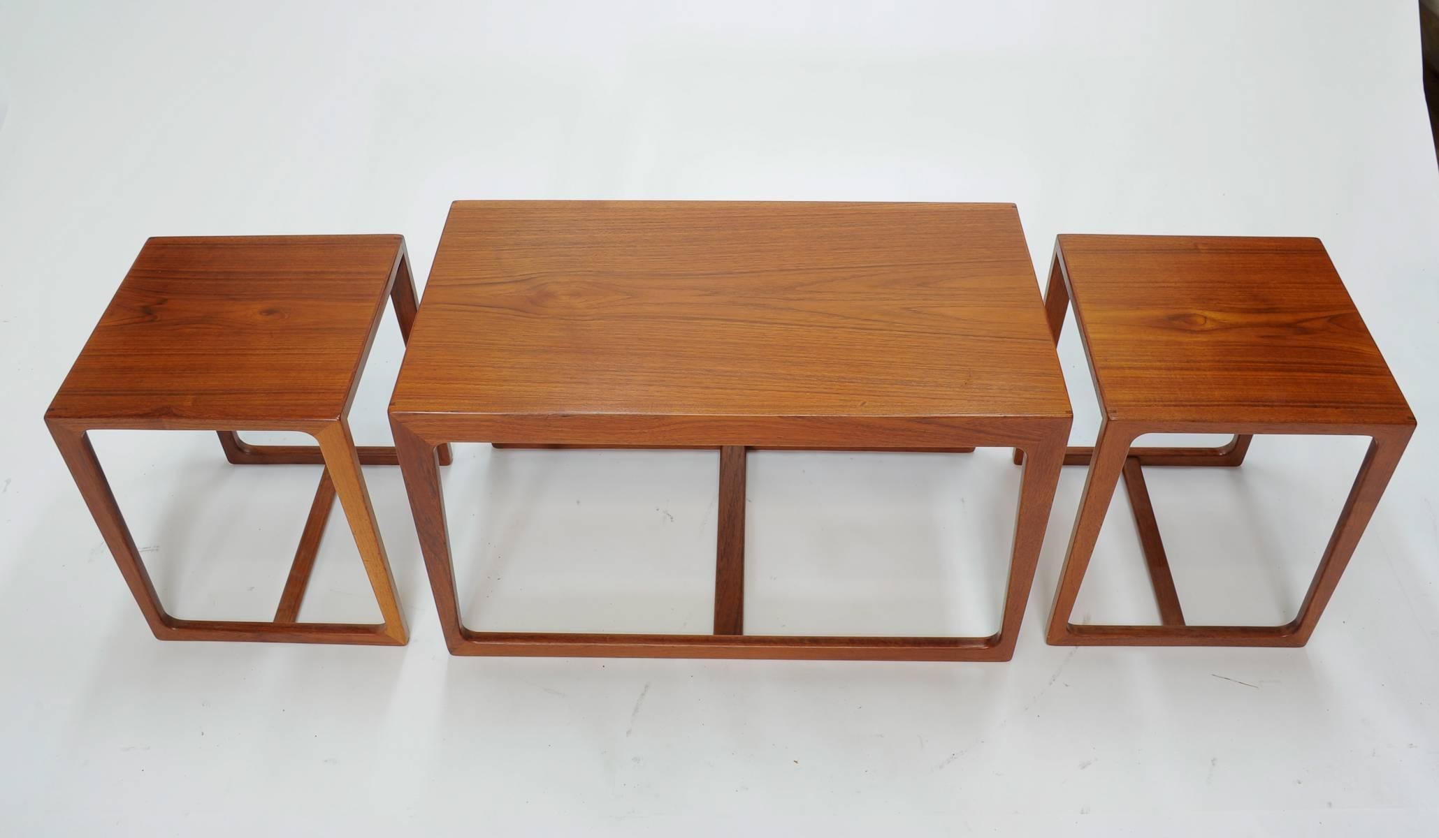 Mid-Century Modern Set of Hans Olsen Nesting Coffee Table and Side Tables For Sale