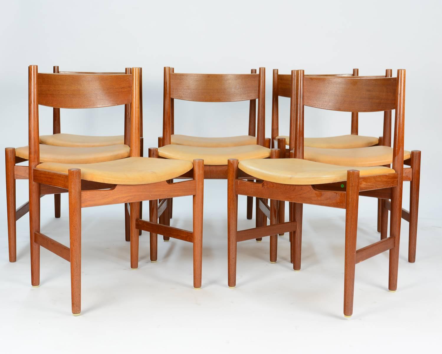 A full set of vintage CH 36 dining chair by Hans Wegner for Carl Hansen. The seats are in destress Danish congac leather. The set is both functional and refined in Classic Wegner design. a wonderful example of Danish modern furniture.