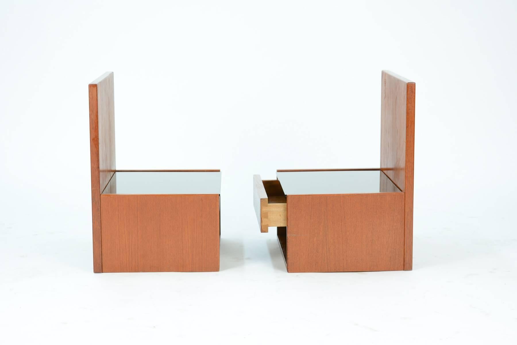 Excellent Pair of Floating Nightstands by Hans Wegner for GETAMA of Denmark In Good Condition In Portland, OR