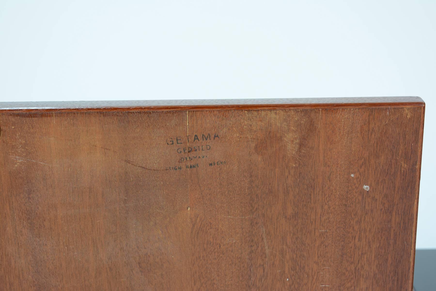 Mid-20th Century Excellent Pair of Floating Nightstands by Hans Wegner for GETAMA of Denmark