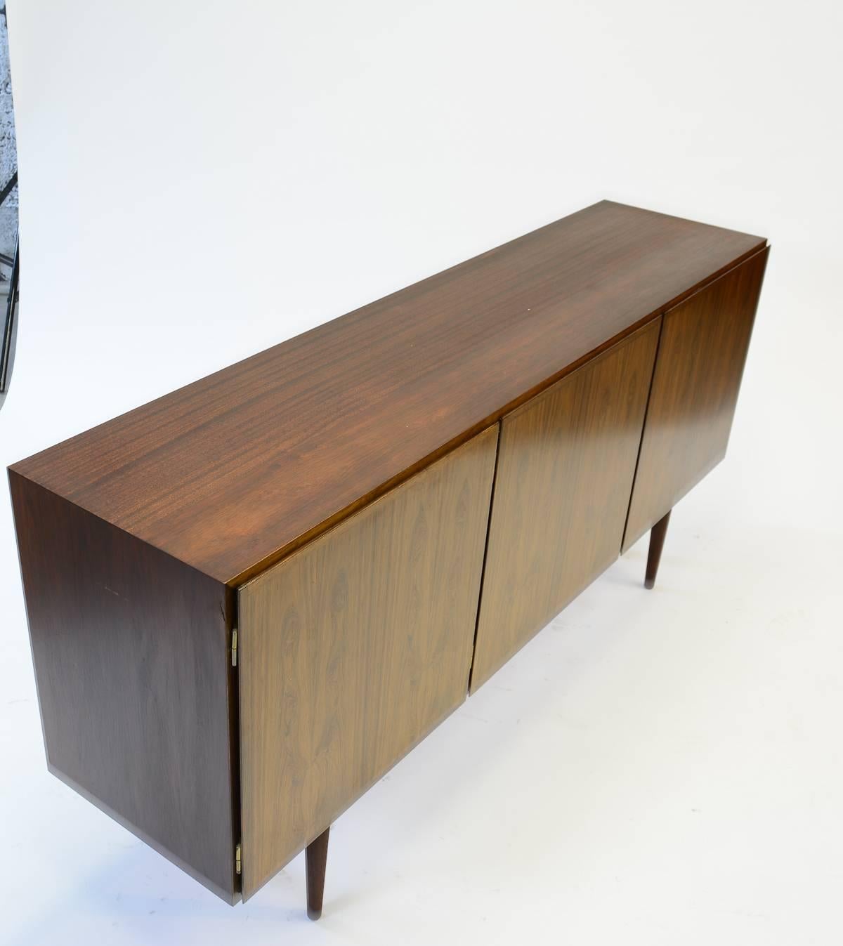 Finely-Grained Mid-Century Rosewood Gunni Omann Model 30 Credenza for Omann Jun In Good Condition In Portland, OR