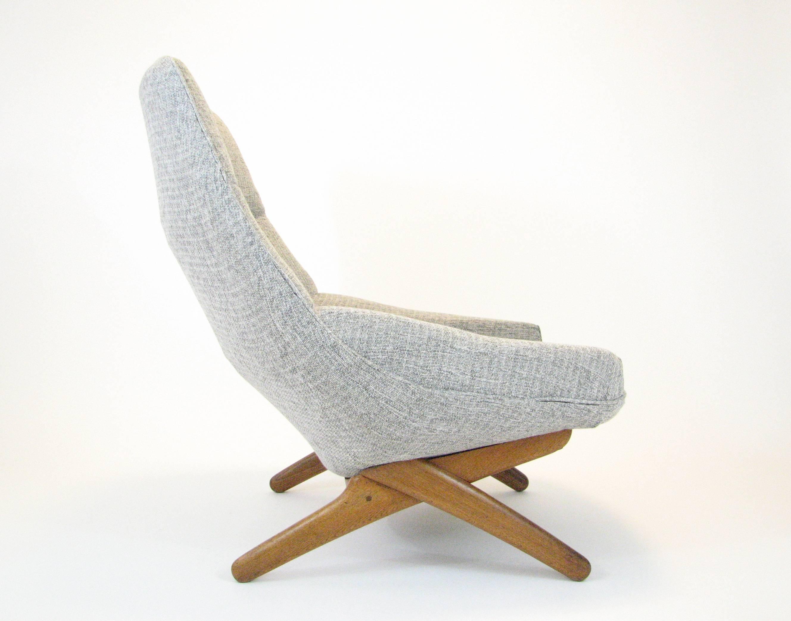 This ML 91 model lounge chair was designed by Illum Wikkelsø and manufactured by Mikael Laursen in Denmark in the 1960s. Teak frame. Reupholstered in 2017 in grey fabric. 

Overall good, vintage condition and structurally sound. A repair has been