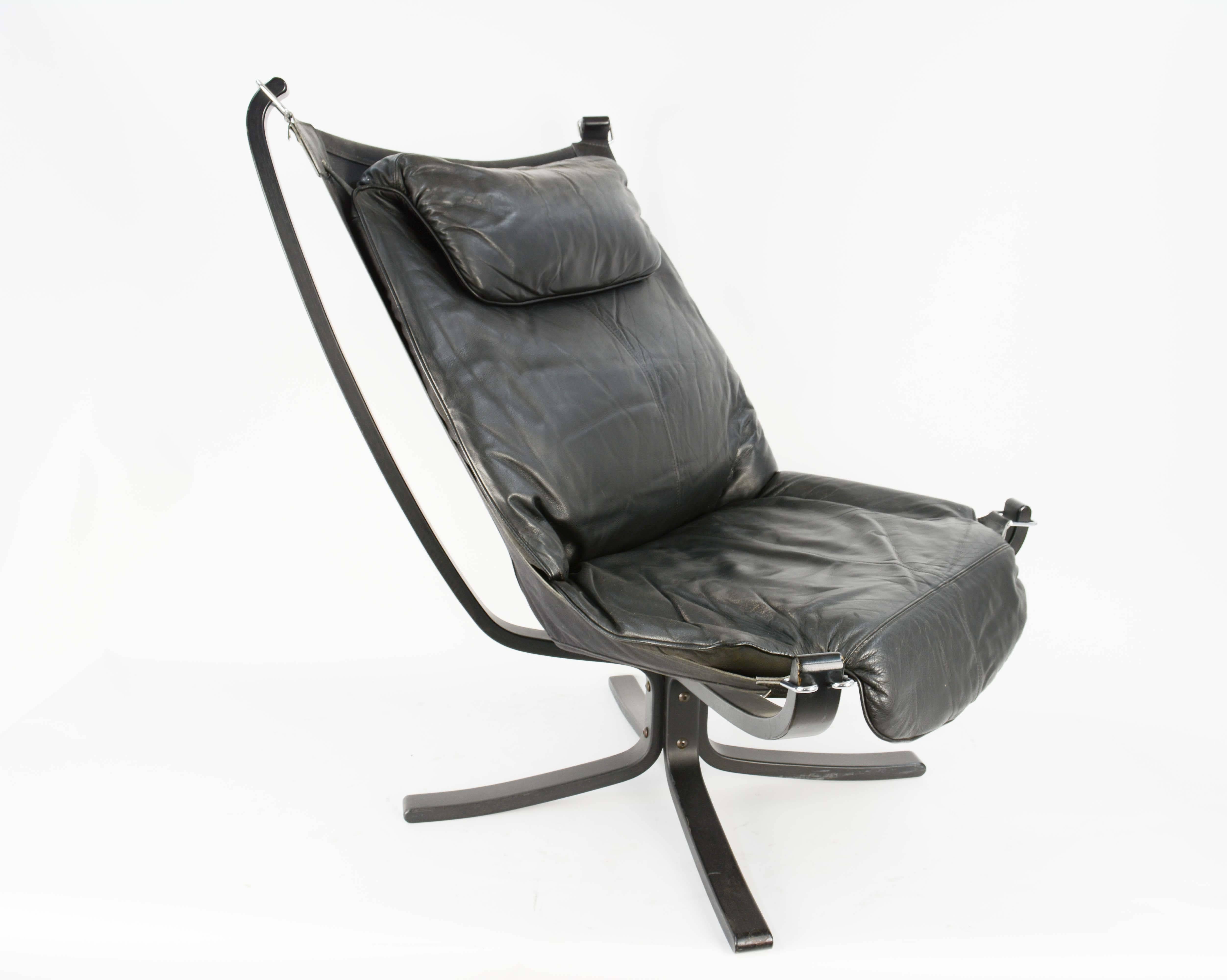  Two Pairs of Black on Black Falcon Chairs by Sigurd Resell for Vatne Møbler In Good Condition For Sale In Portland, OR