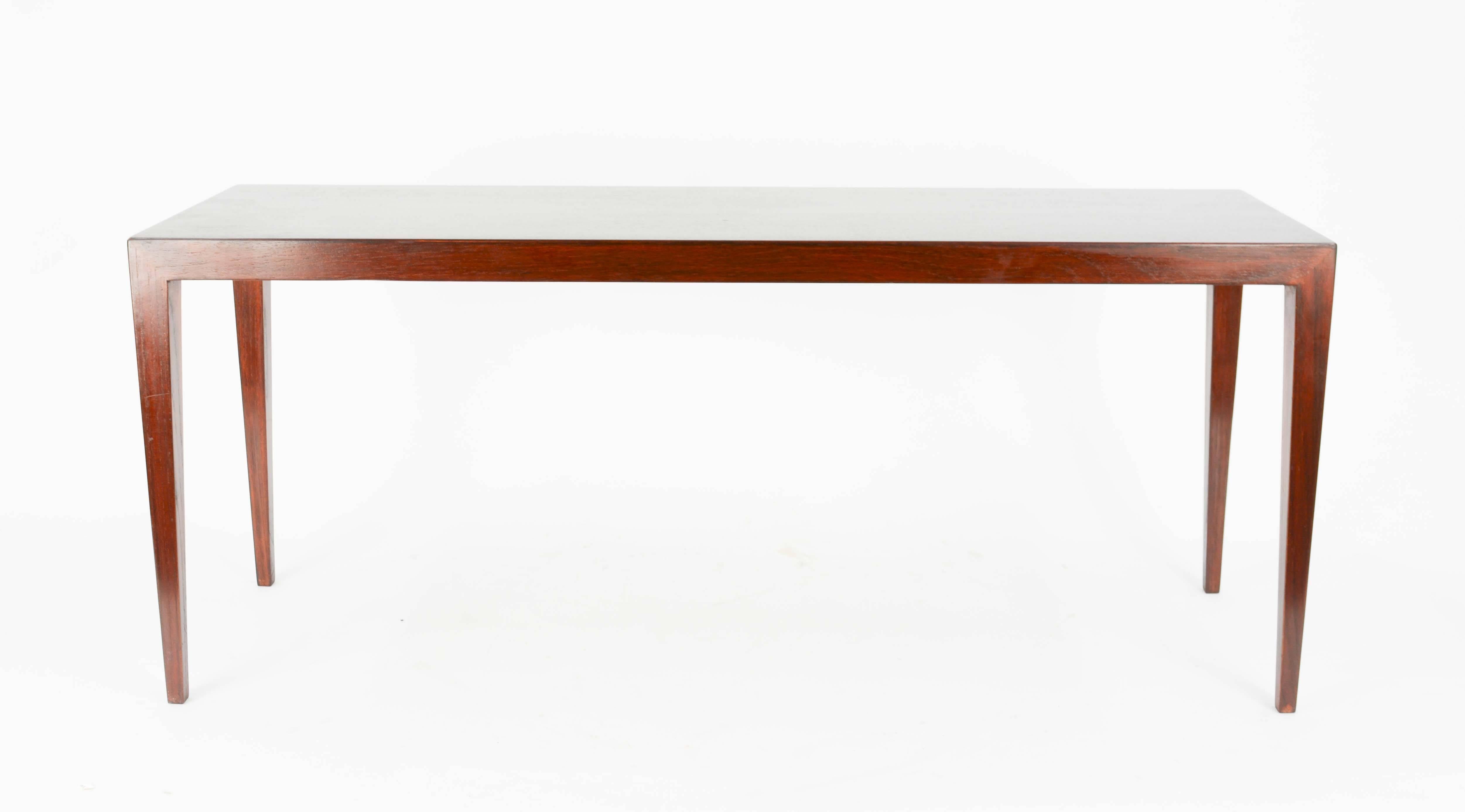 An elegant coffee table by Severin Hansen Jr for Haslev Mobelfabrik. This rosewood.