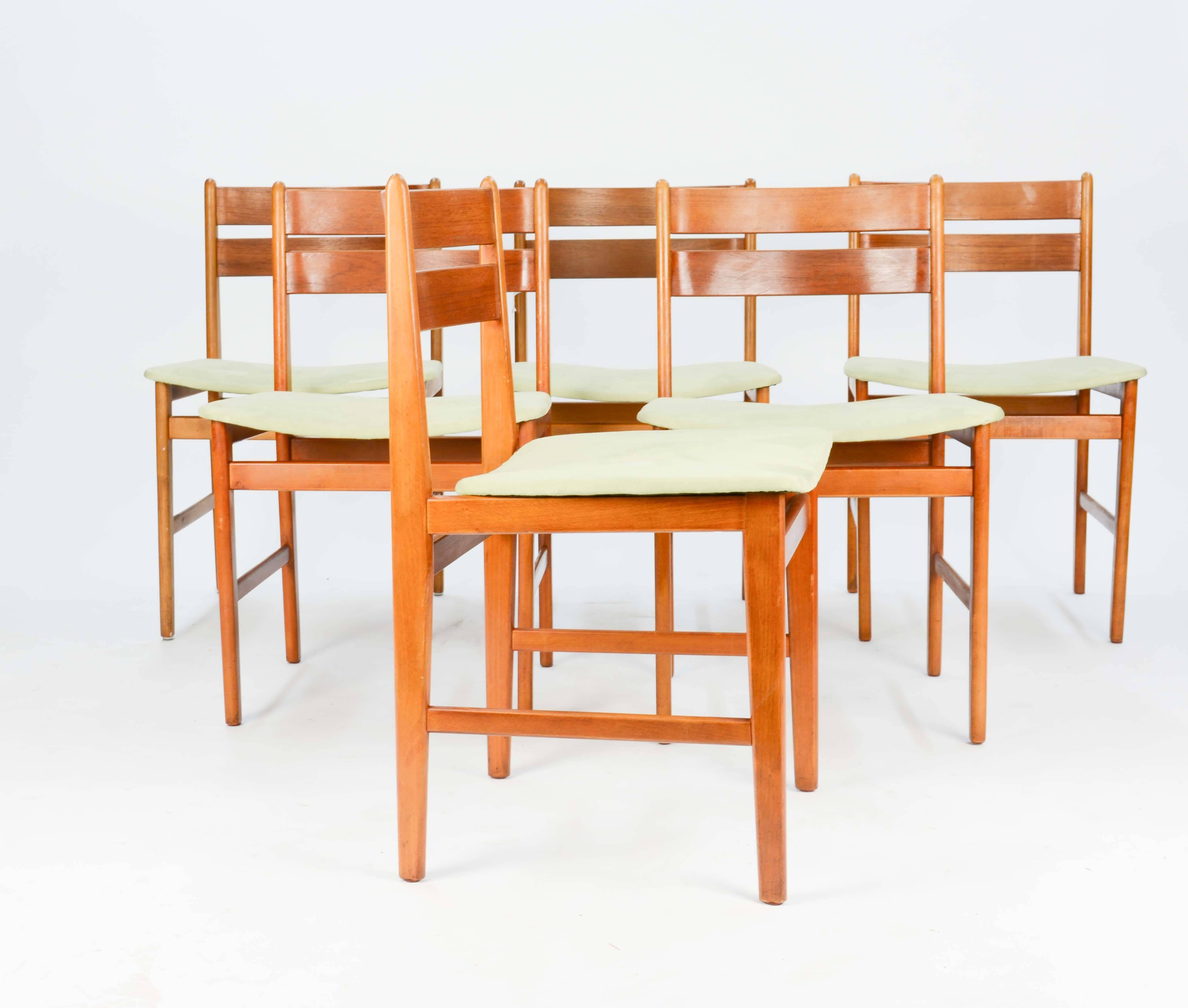 Scandinavian Modern Handsome Set of Six Danish Curved Back Teak Dining Chairs after Kurt Ostervig