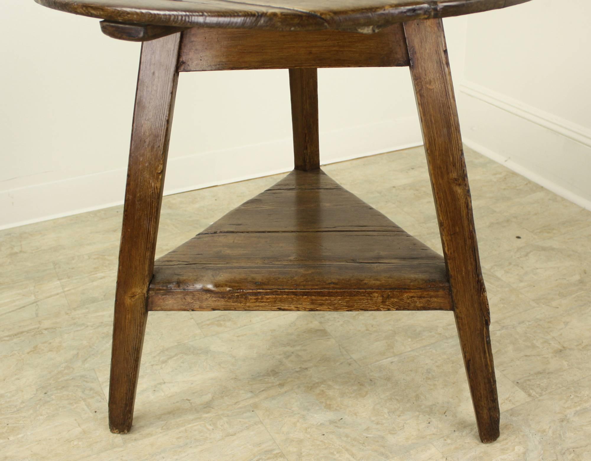 Antique Welsh Pine Cricket Table In Good Condition In Port Chester, NY