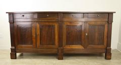 Langer Nussbaum-Directoire-Enfilade mit vier Schubladen und vier Türen
