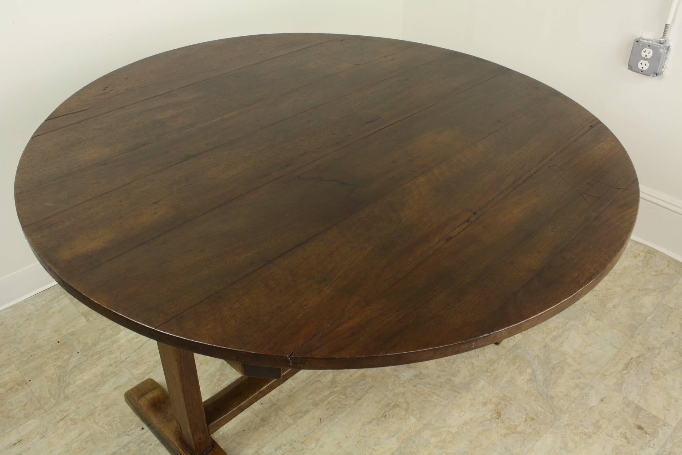 Large Round Antique Walnut Wine Table In Good Condition In Port Chester, NY