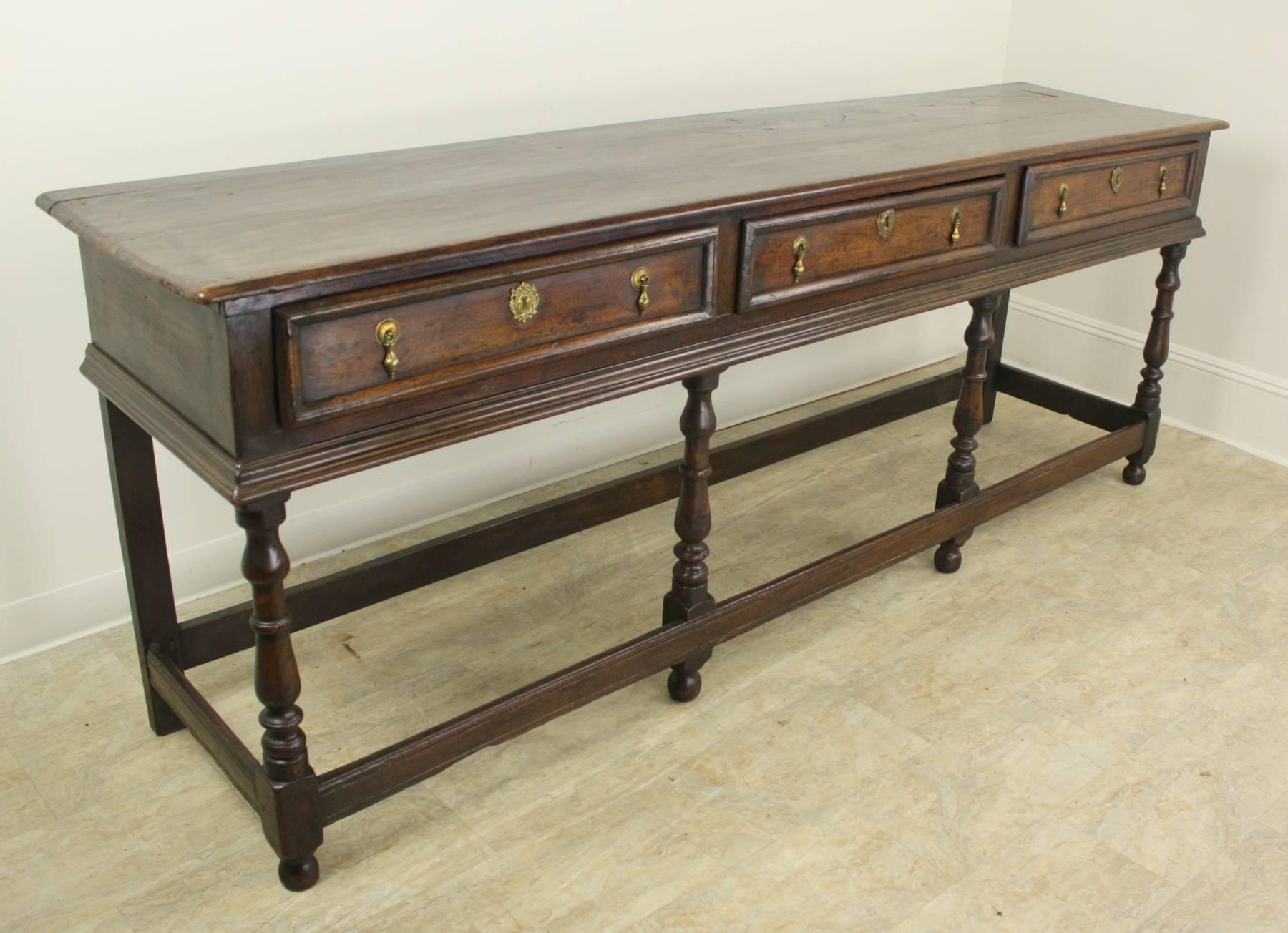 Period 18th Century Three Drawer Welsh Oak Long Server In Good Condition In Port Chester, NY