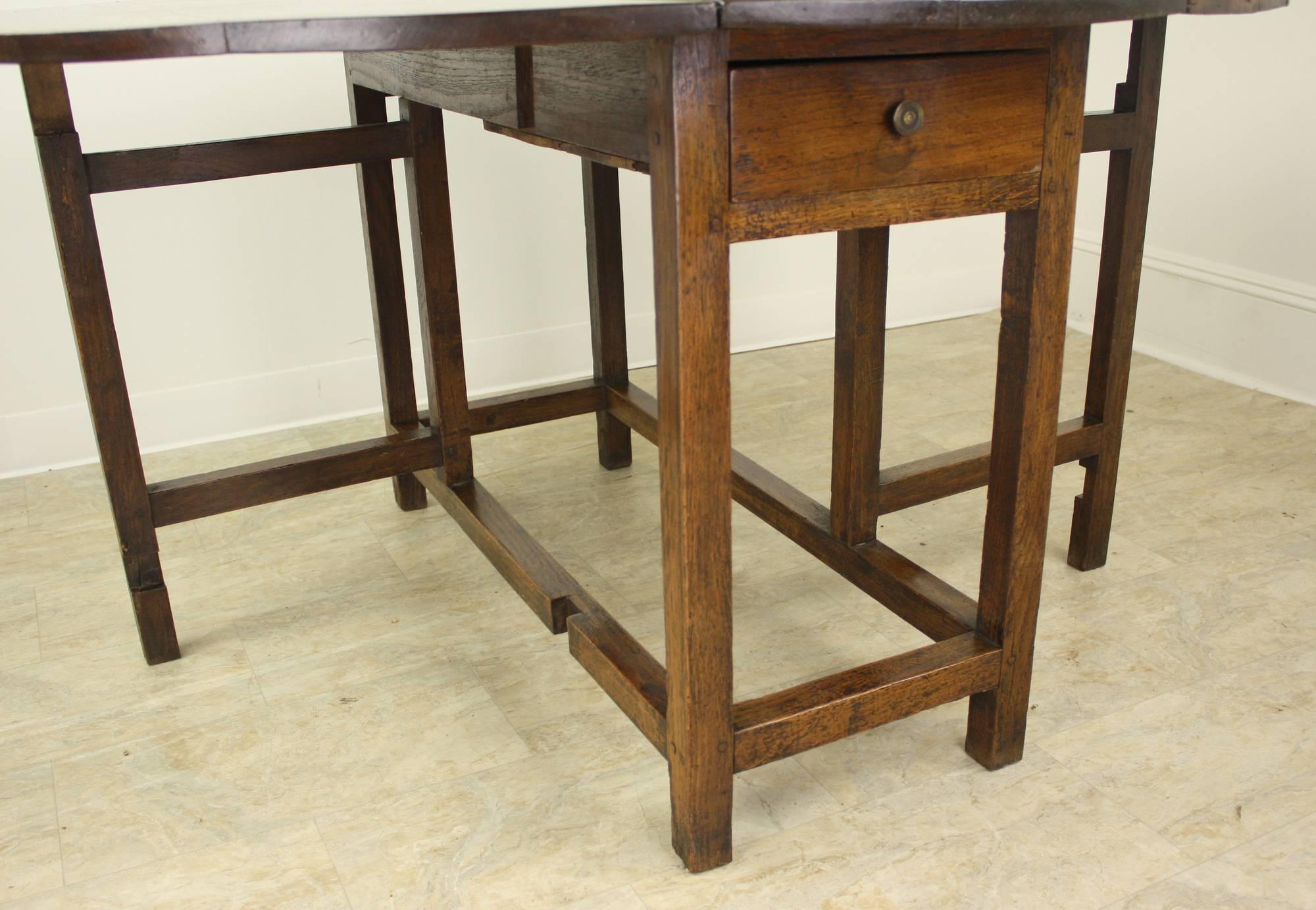 Period English Oak Gateleg Dining Table In Good Condition In Port Chester, NY