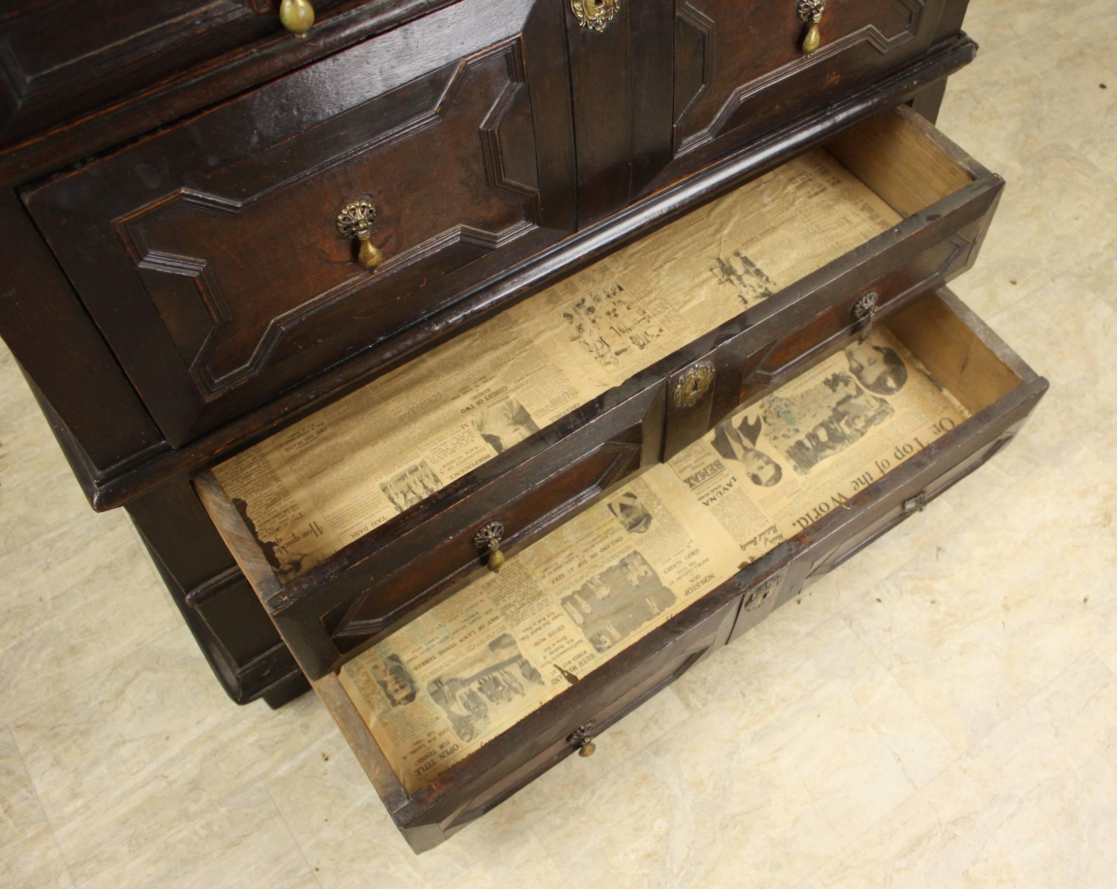Antique English 18th Century Period Oak Chest of Drawers For Sale 6