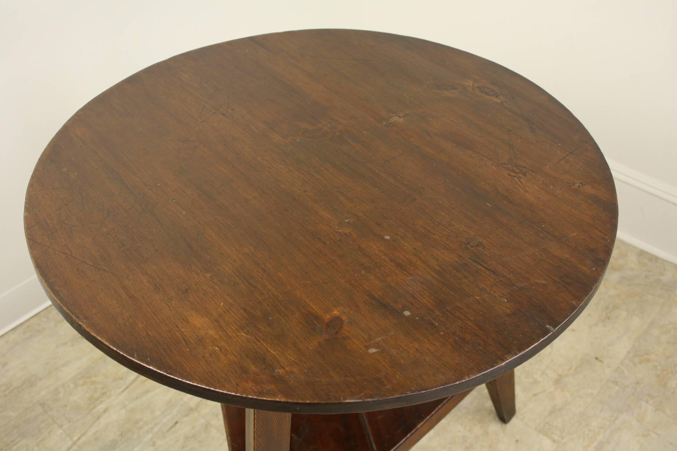 Antique Welsh Dark Pine Cricket Table In Good Condition In Port Chester, NY