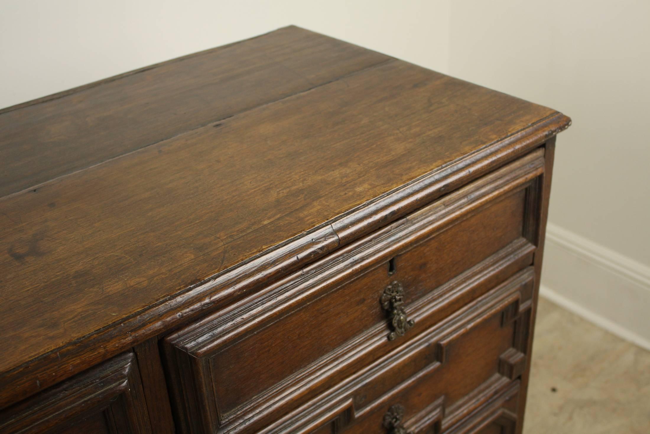 Early Period Oak Chest of Drawers In Good Condition In Port Chester, NY