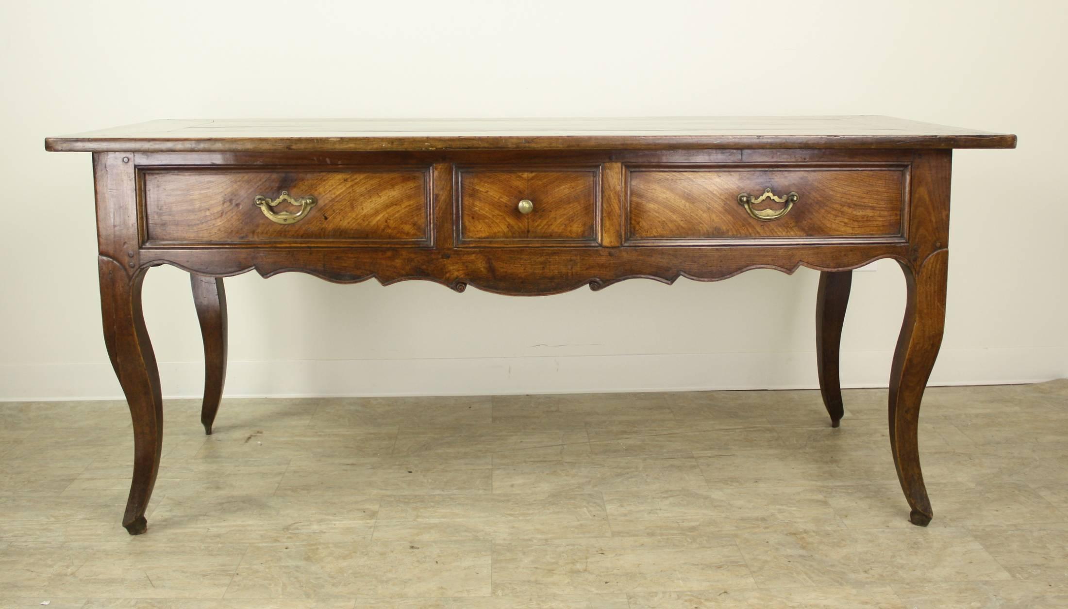 A fabulous Louis XV desk. The front boasts a faux three-drawer facade with wonderful grain and charming carved details. The back, or seating side, has three real drawers and an apron height of 25