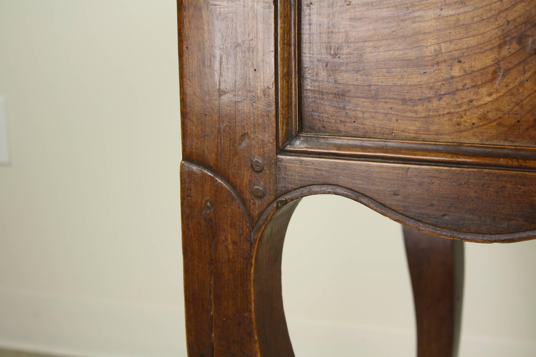 Schreibtisch aus Kirschbaumholz im Louis-XV-Stil im Angebot 3