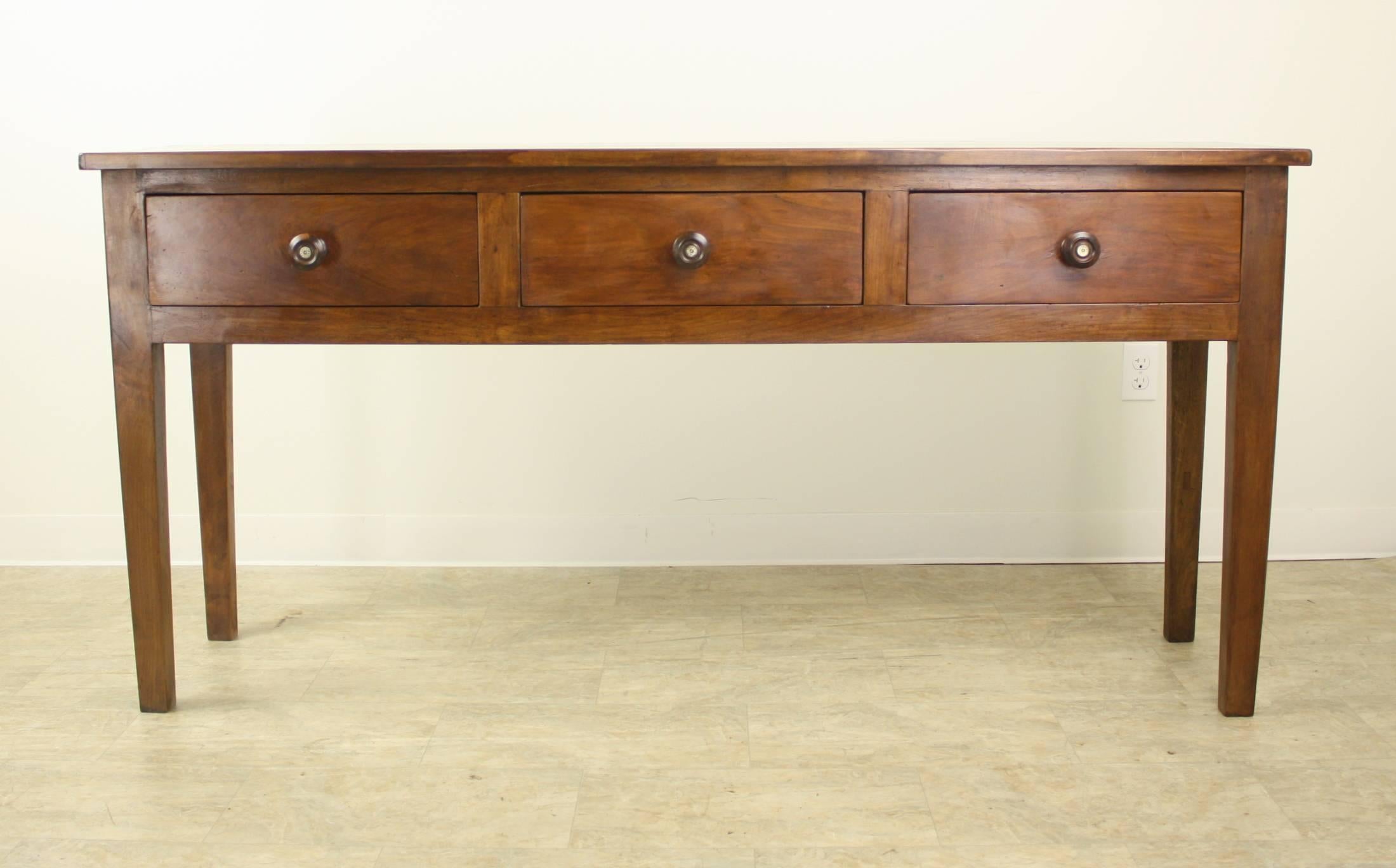 This handsome piece boasts the classic three-drawer style on sturdy, slightly tapered legs, nicely pegged. At 15.75