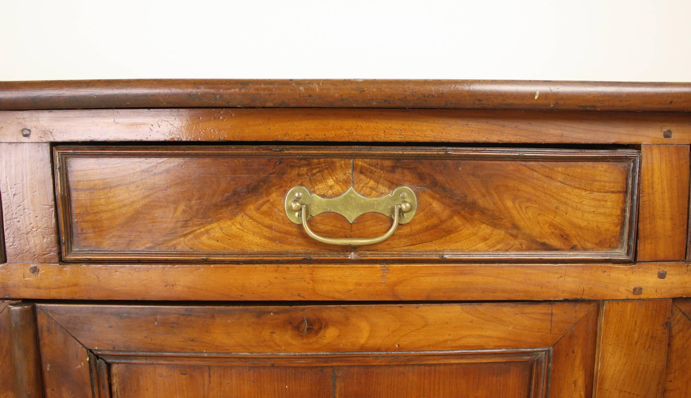 Dramatically Grained Antique Cherry Enfilade In Good Condition In Port Chester, NY