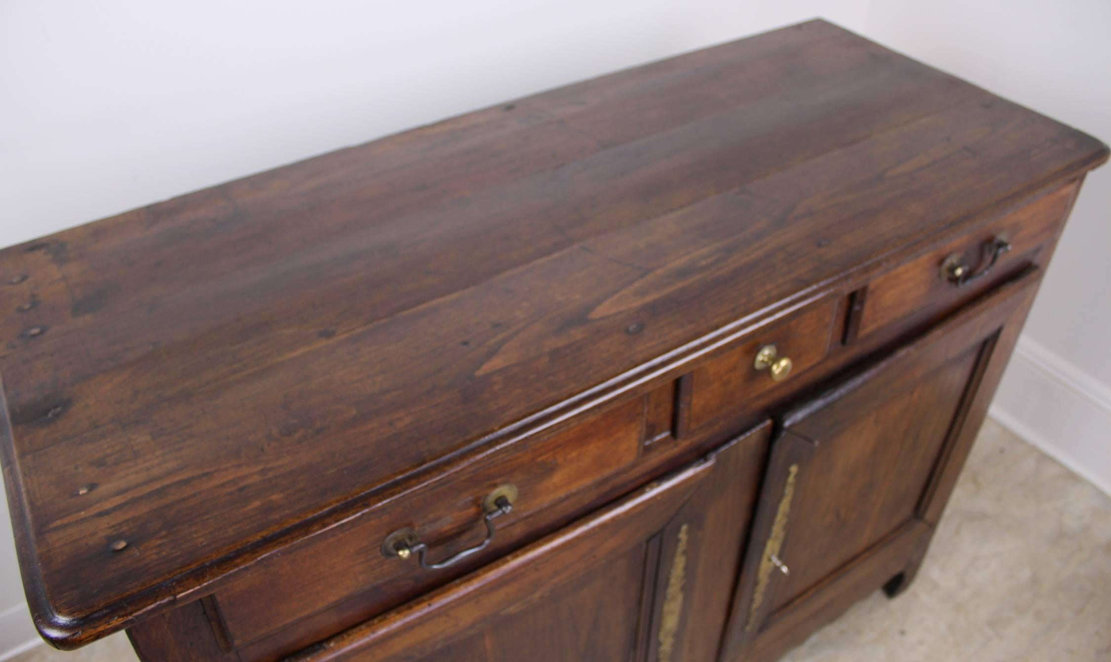 Antique French Chestnut Country Buffet In Good Condition In Port Chester, NY