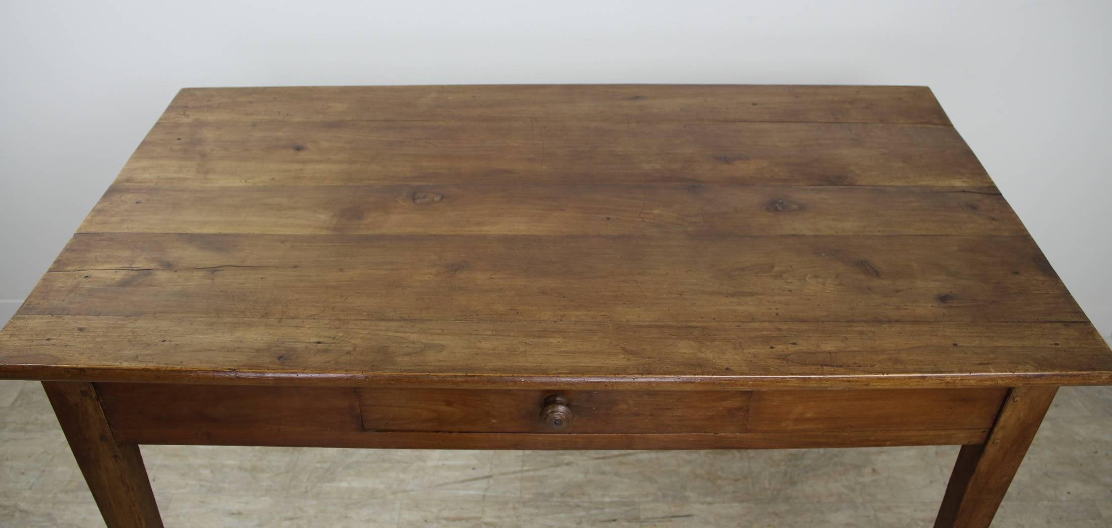 Beautifully Grained Antique Cherry Writing Table In Good Condition In Port Chester, NY