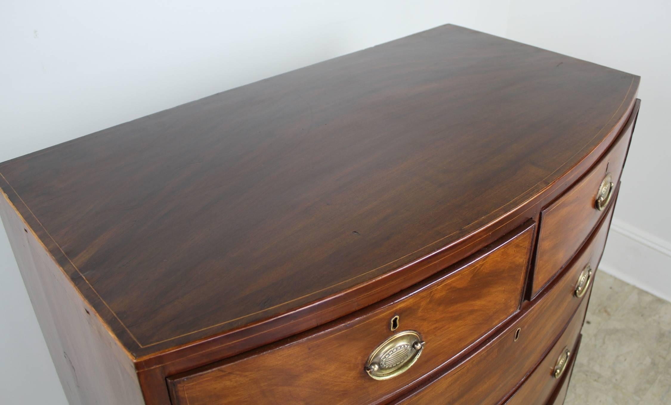 Antique Mahogany Bowfront Chest of Drawers with Satinwood Stringing In Good Condition In Port Chester, NY