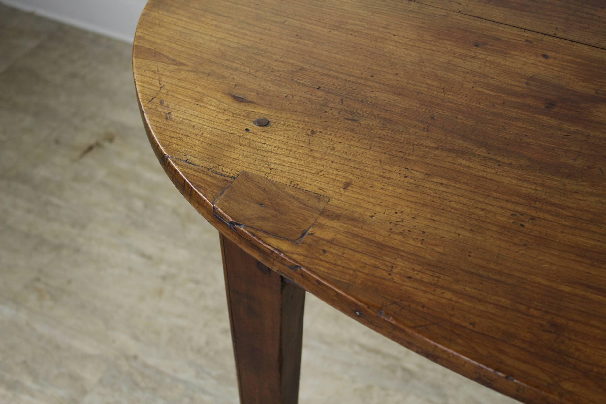 Antique Cherry Oval Occasional Table In Good Condition In Port Chester, NY