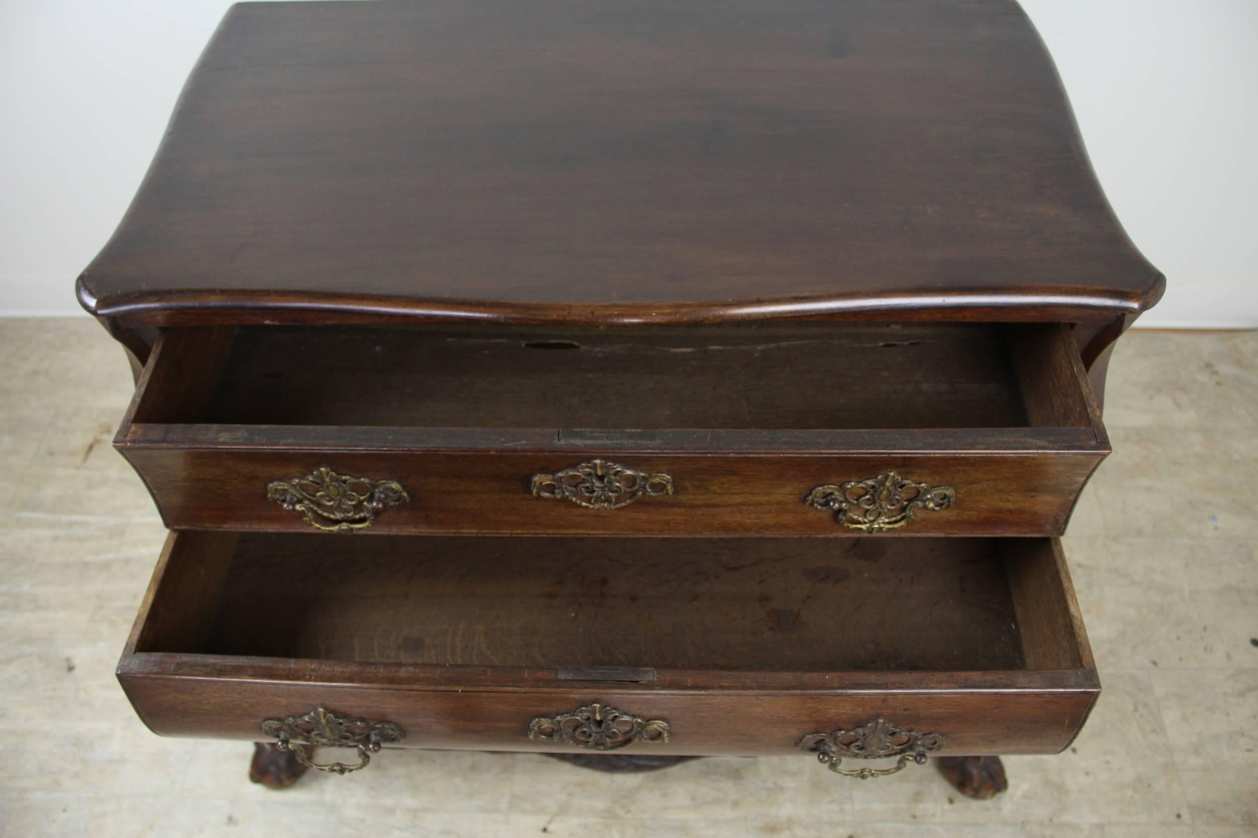 18th Century Dutch Oak Bombe Chest or Commode In Good Condition For Sale In Port Chester, NY