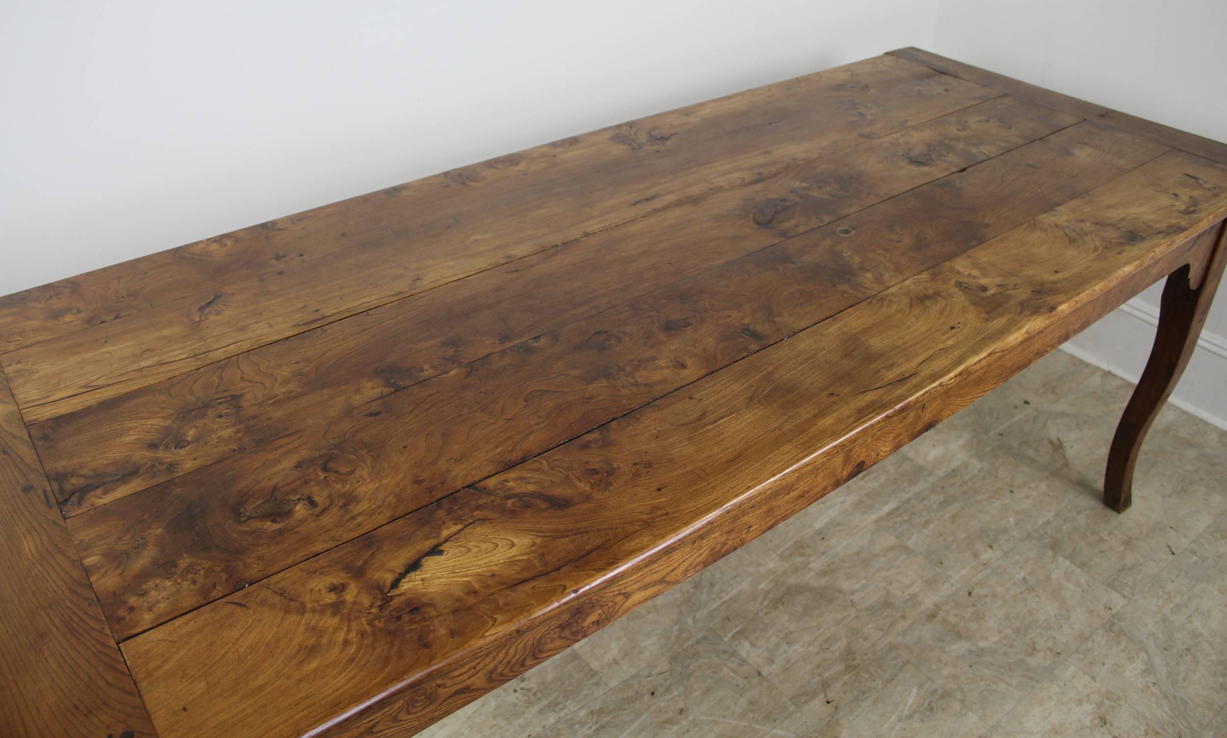 Dramatically Grained Elm Louis XV Dining Table In Good Condition In Port Chester, NY