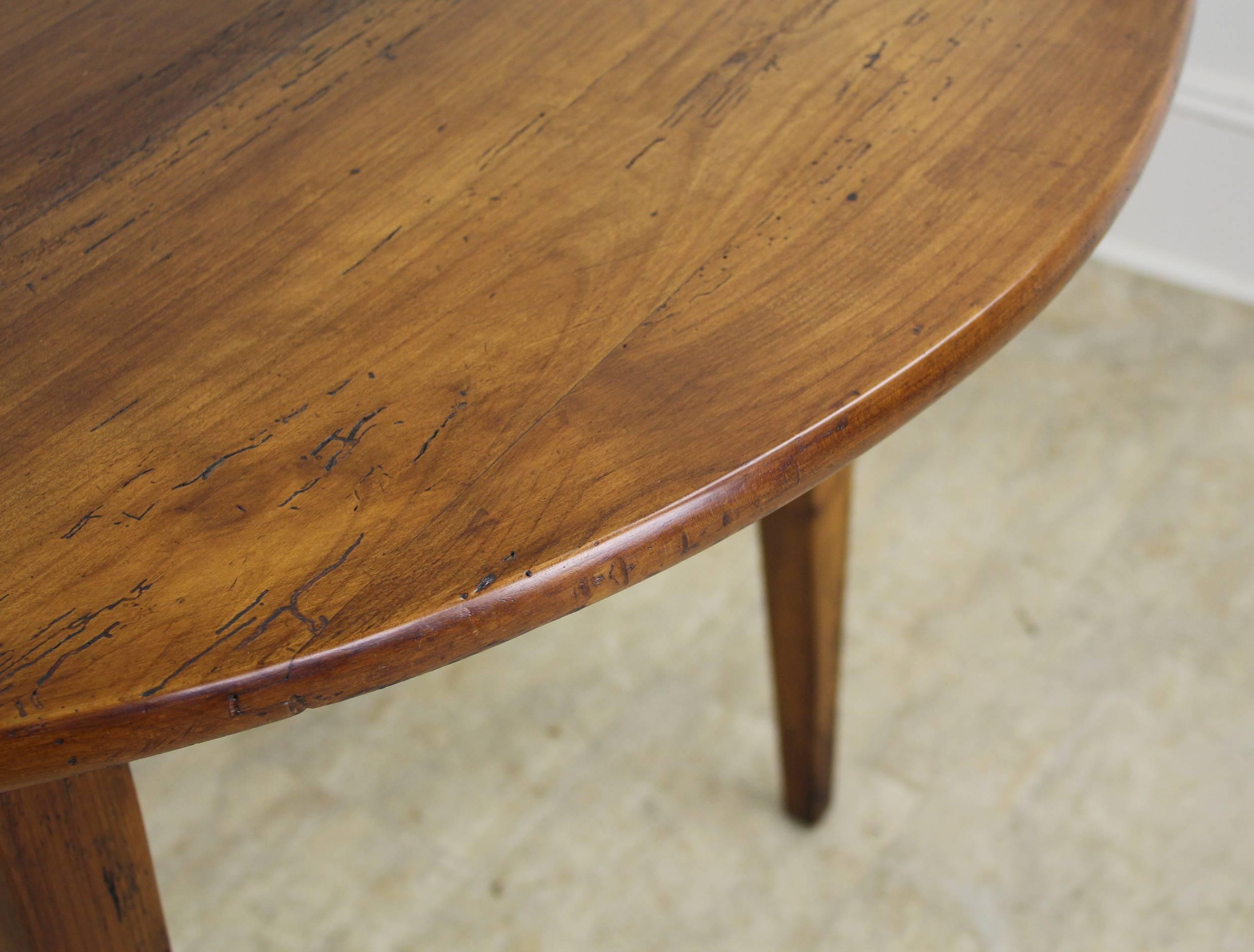 Round Antique Cherry Occasional or Breakfast Table In Good Condition In Port Chester, NY
