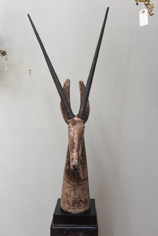 African Style Antelope Head on Marble Base Sculpture In Good Condition In West Palm Beach, FL