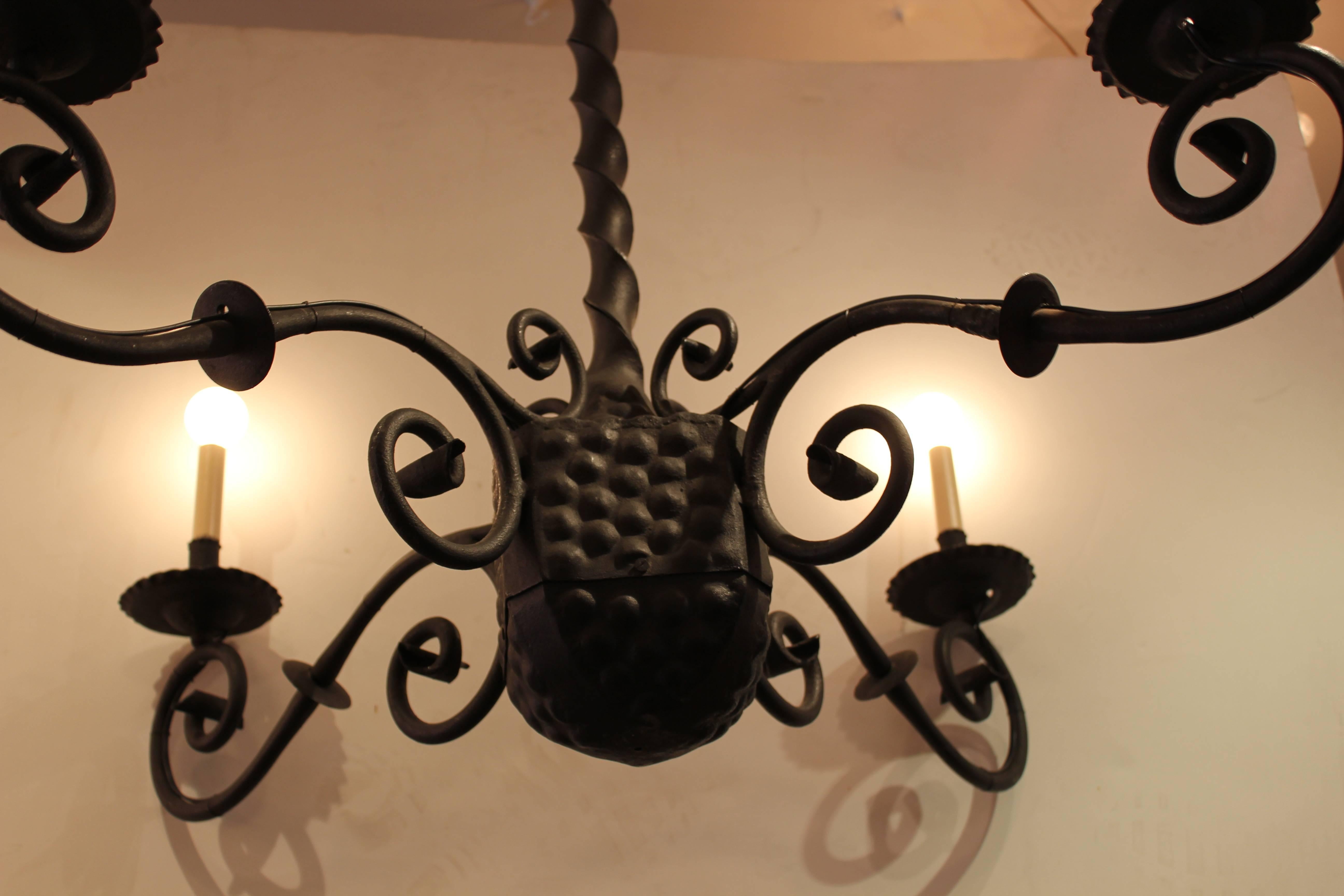 Early 20th Century Spanish Wrought Iron Chandelier For Sale 1