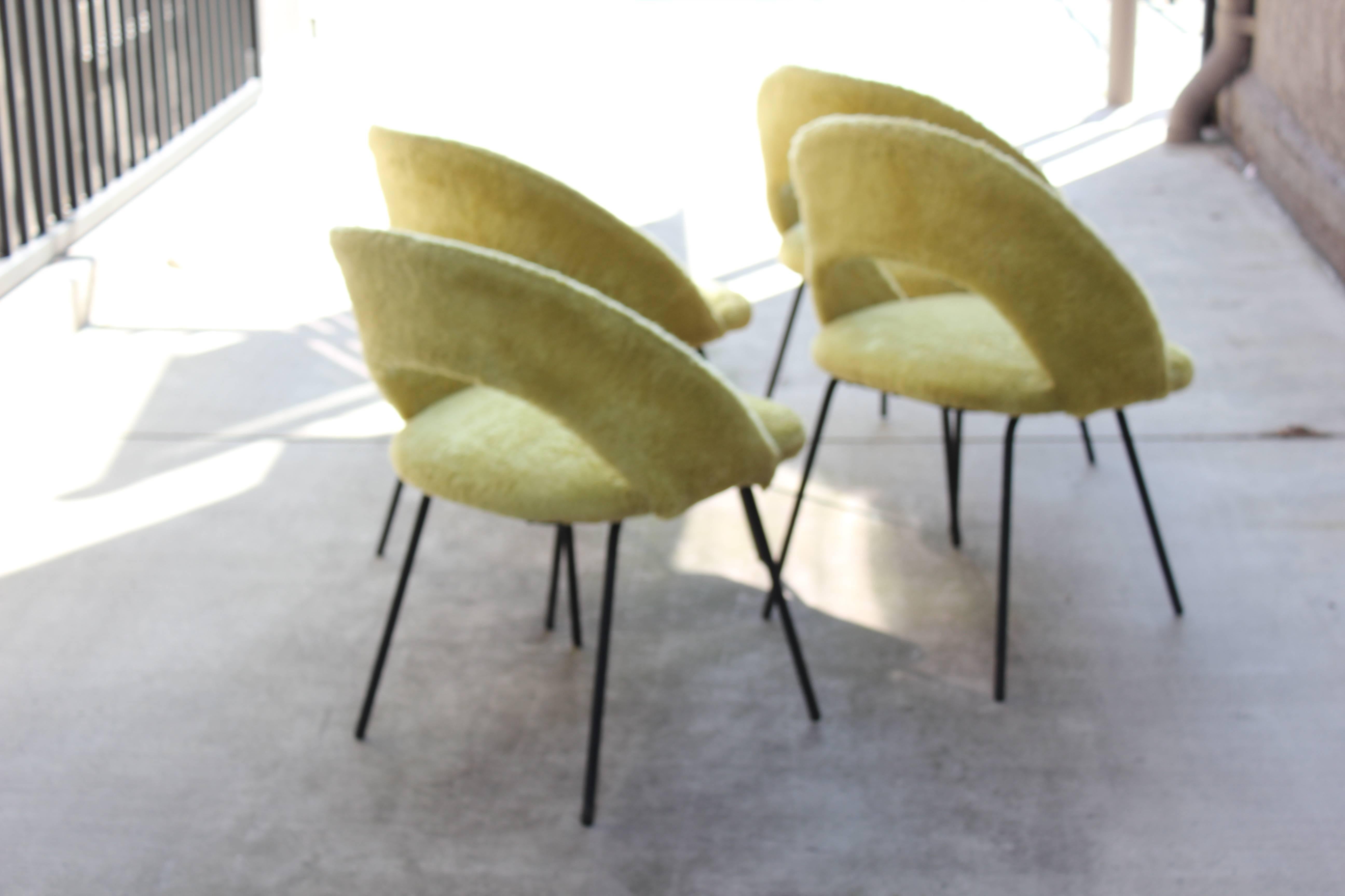 Set of four iron chairs with original fleece
1950s France in the style of Pierre Guariche.


 