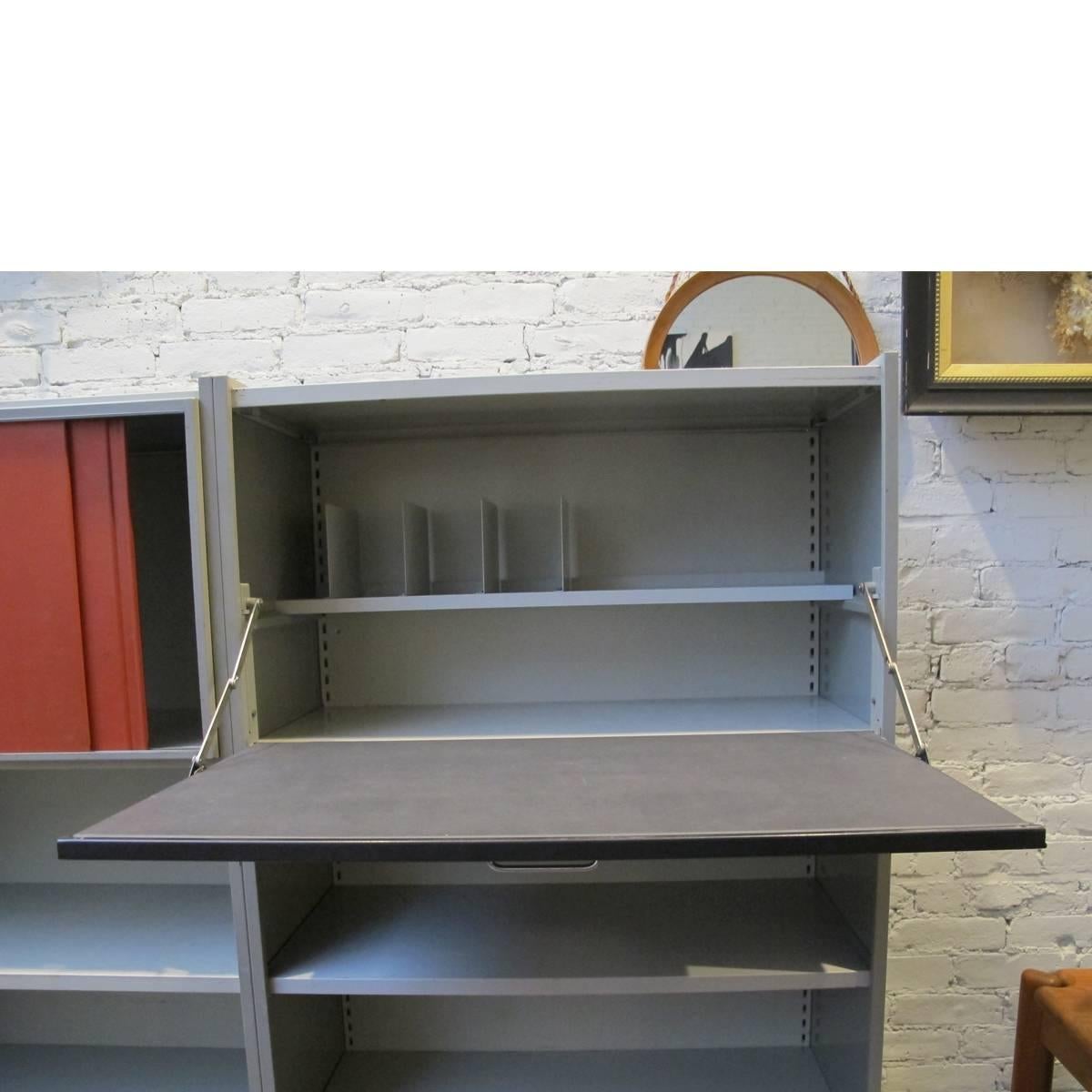 Modular 5600 Series Desk / Bookcase by Andre Cordemeijer for Gispen In Good Condition For Sale In New York, NY
