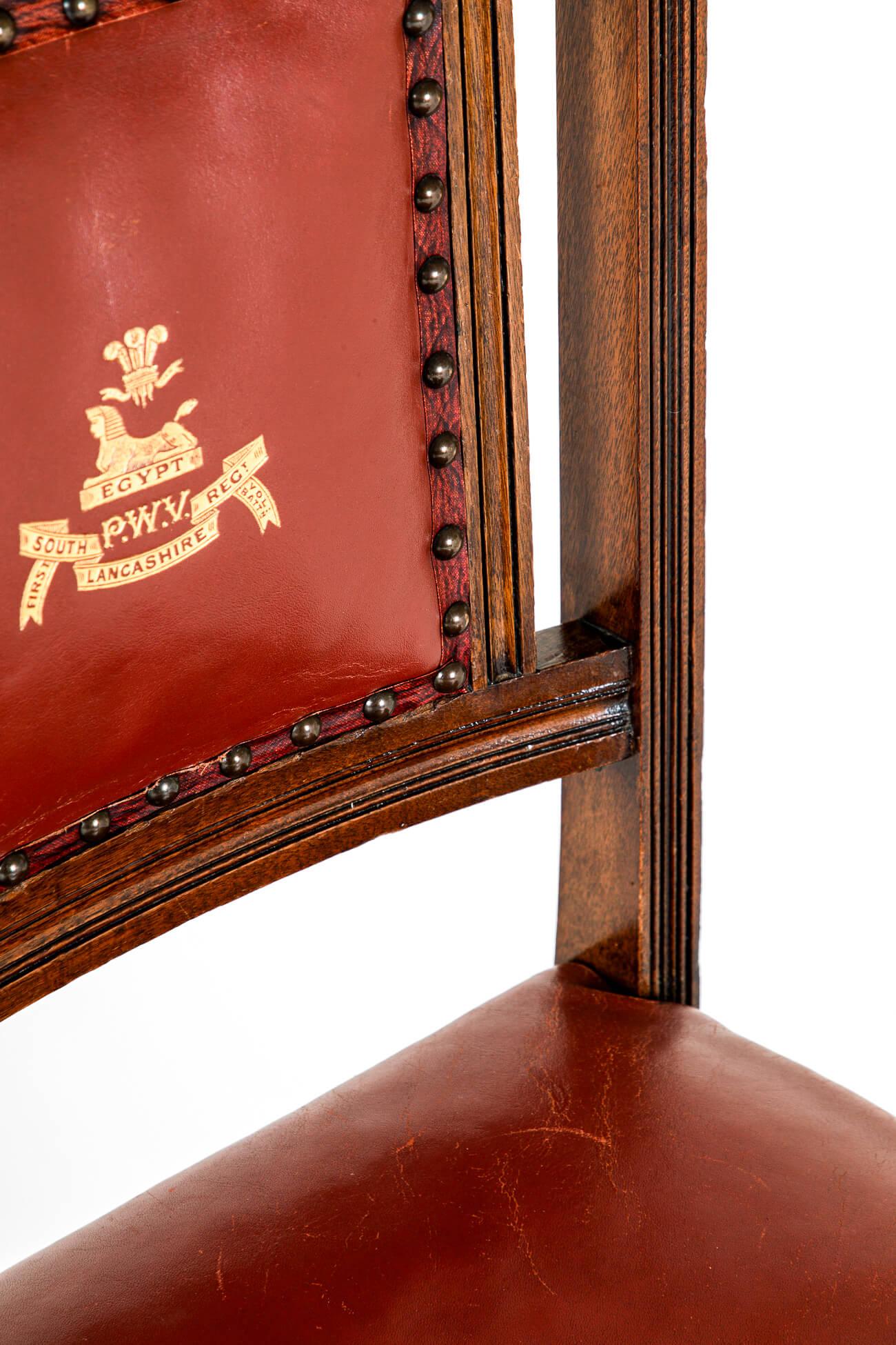 Mogano Sedia laterale inglese in mogano di Ralph Johnson in vendita