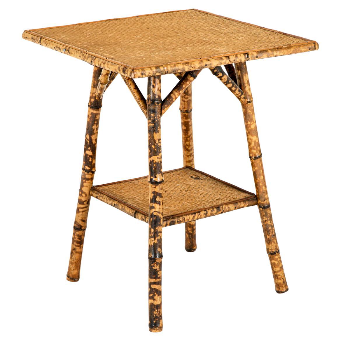 Hand-Crafted Tavolini laterali