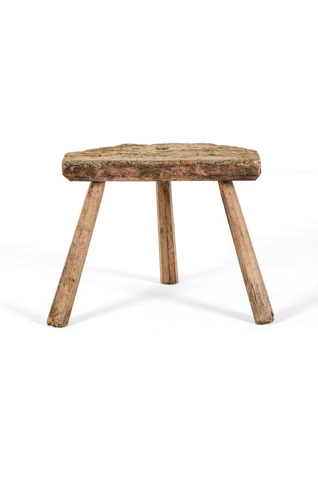 Gallese Sgabello rustico in olmo Welsh in vendita