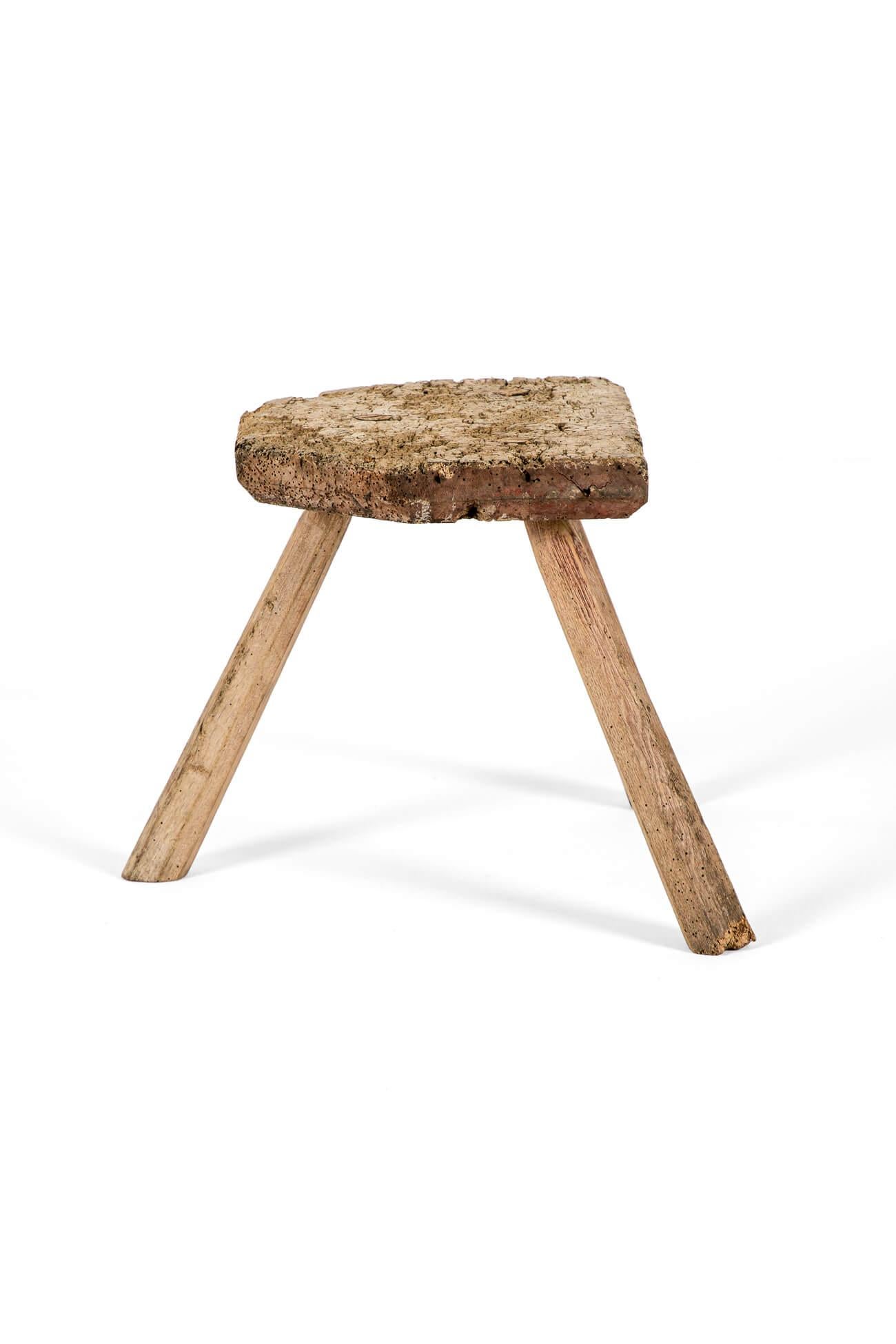 Fatto a mano Sgabello rustico in olmo Welsh in vendita